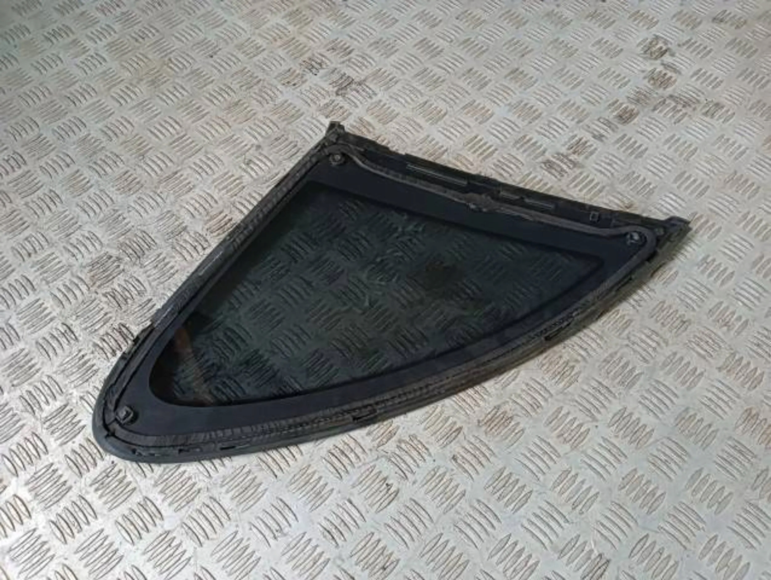 PORSCHE CAYENNE SZYBA KAROSERYJNA PRAWY TYŁ Typ samochodu 4x4/SUV