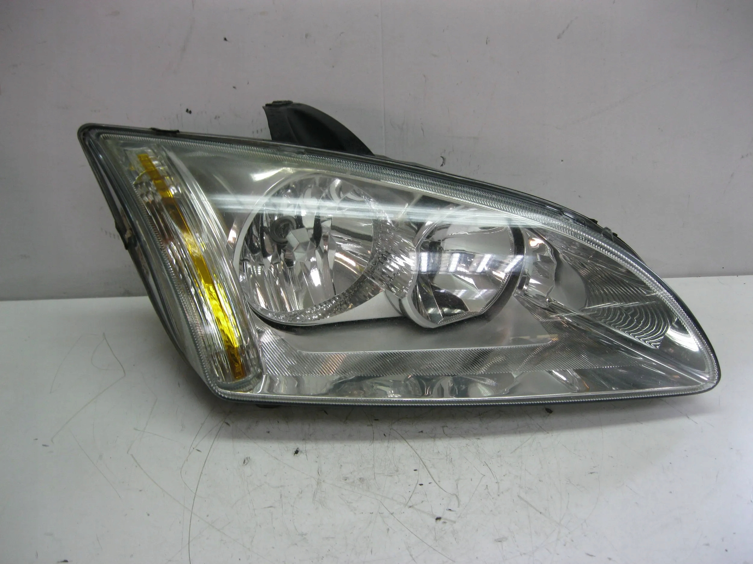 light front right 4M51-13W029-AC Ford Focus MK2