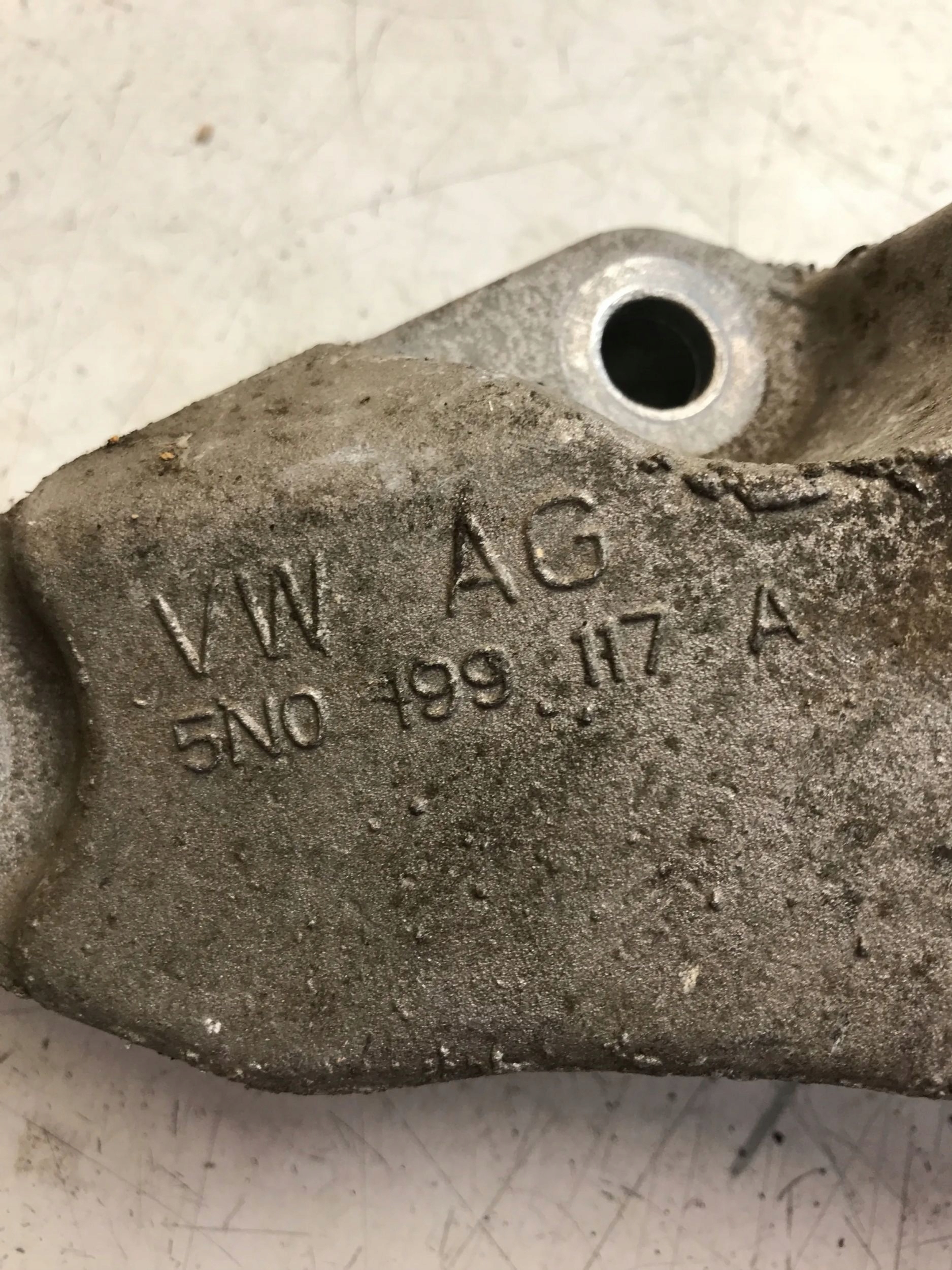 engine mount VW TIGUAN 5N0199117A