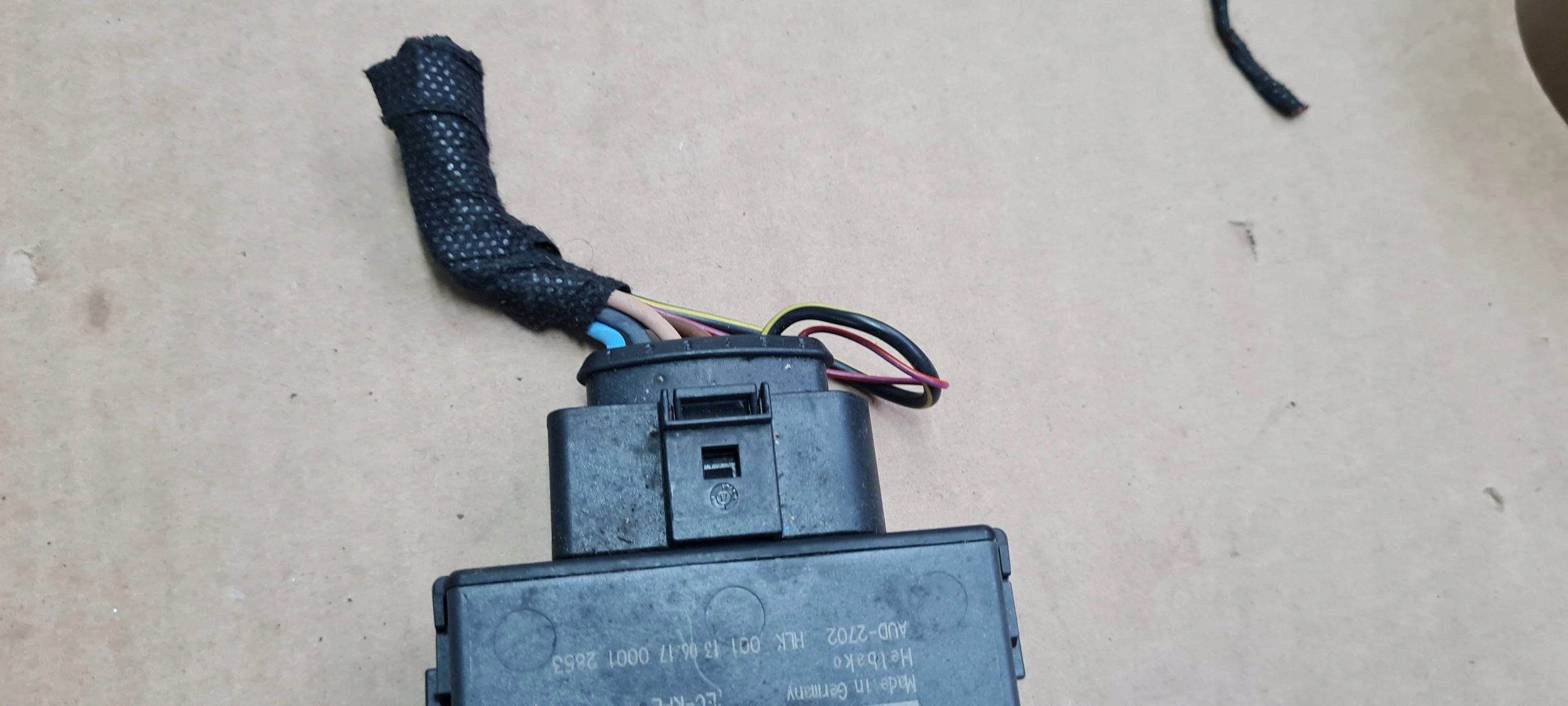 A4 B9 8W module control unit POMPY 2.0 TDI 8W0906121B A5 8W