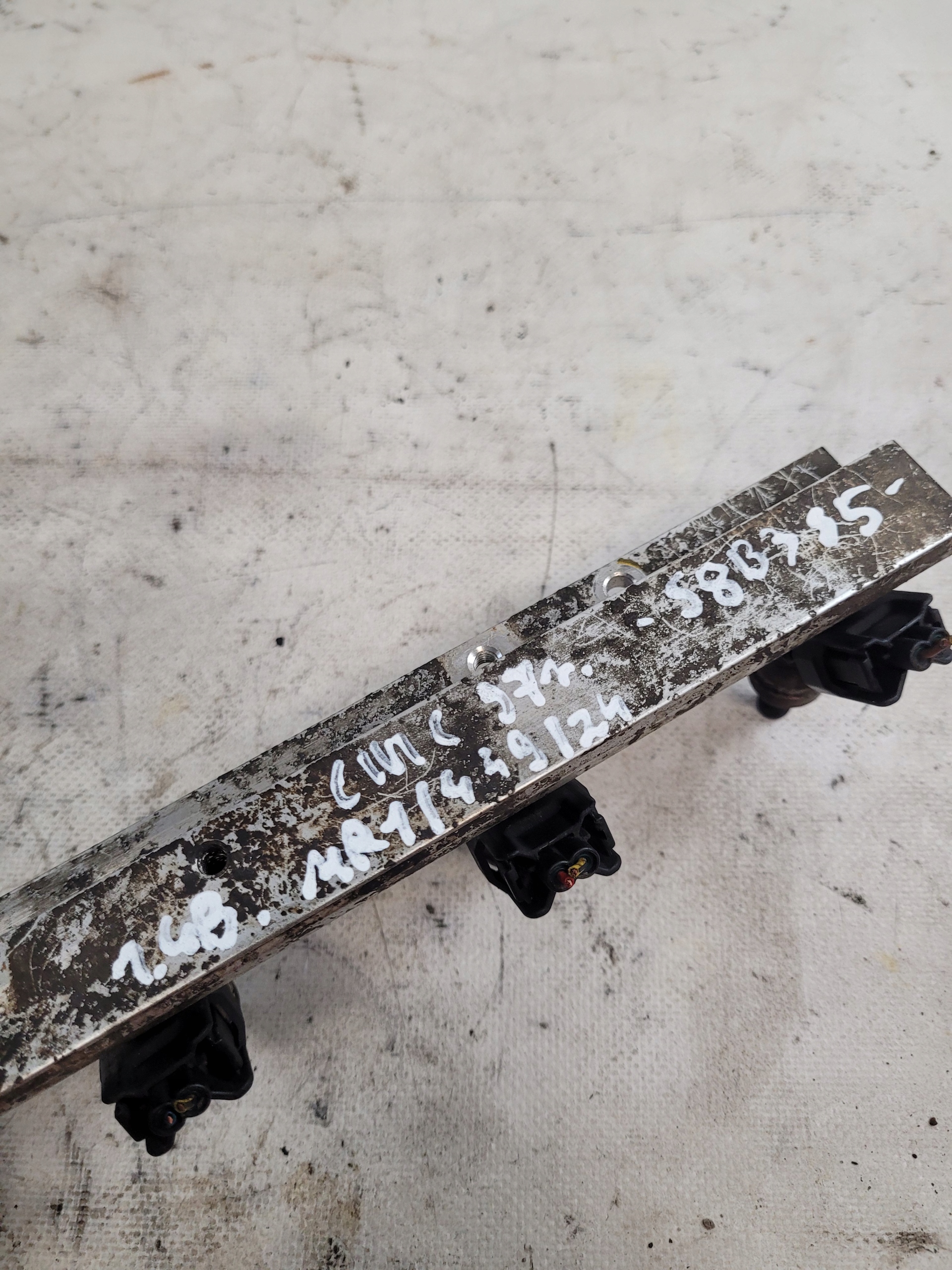 Rampe injection + Injecteurs HONDA CIVIC VI 1.4B 97r.