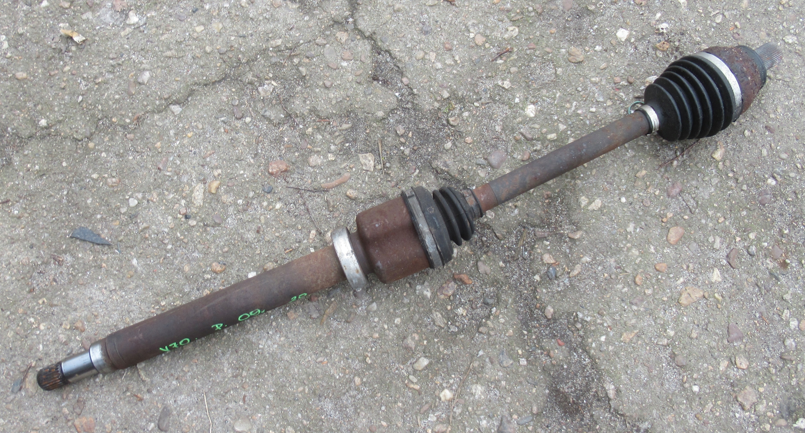 VOLVO V70 2.0 D 09R semi-axis right front