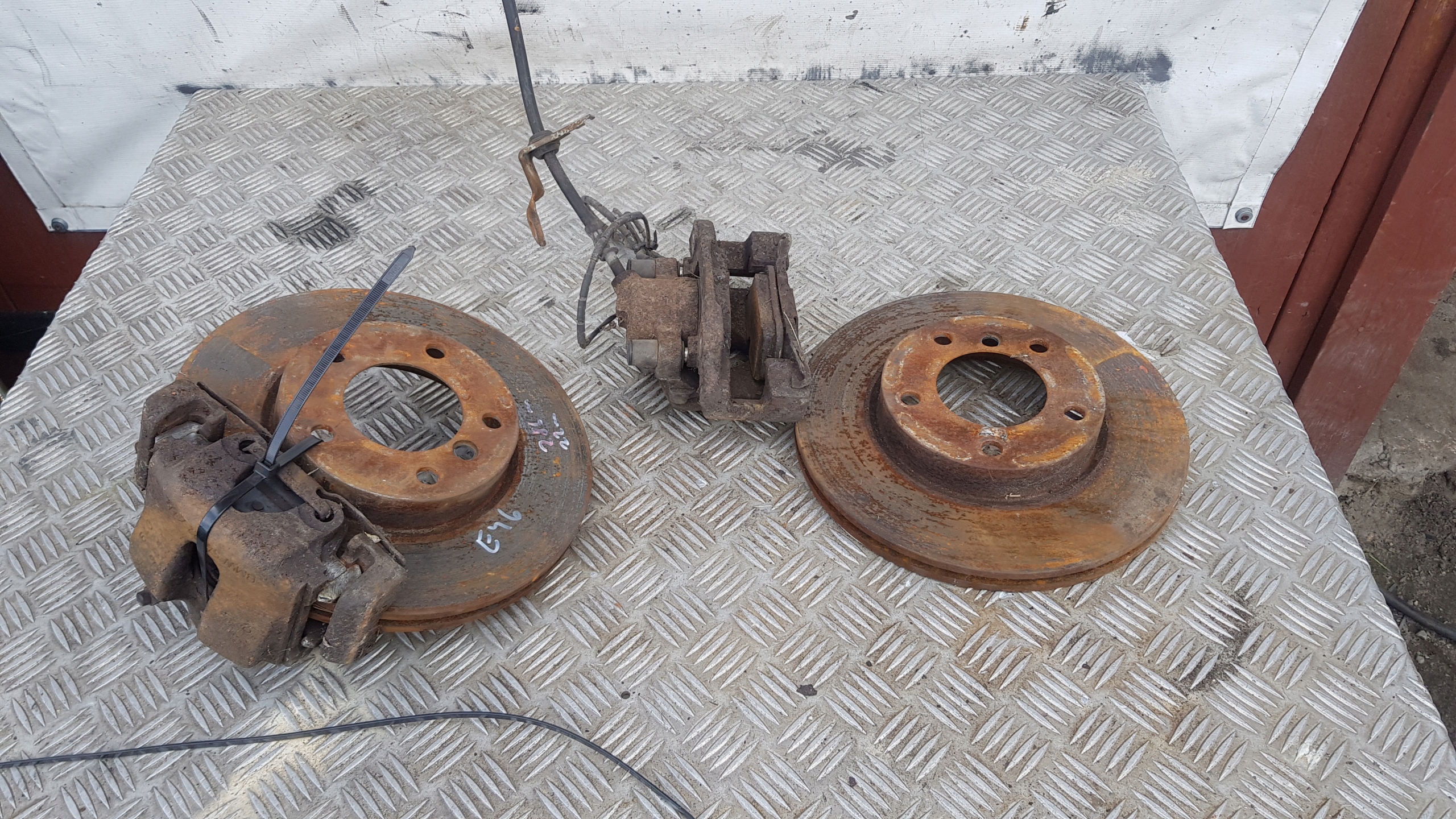 BMW E46 1.9 calipers discs 286 MM front plates