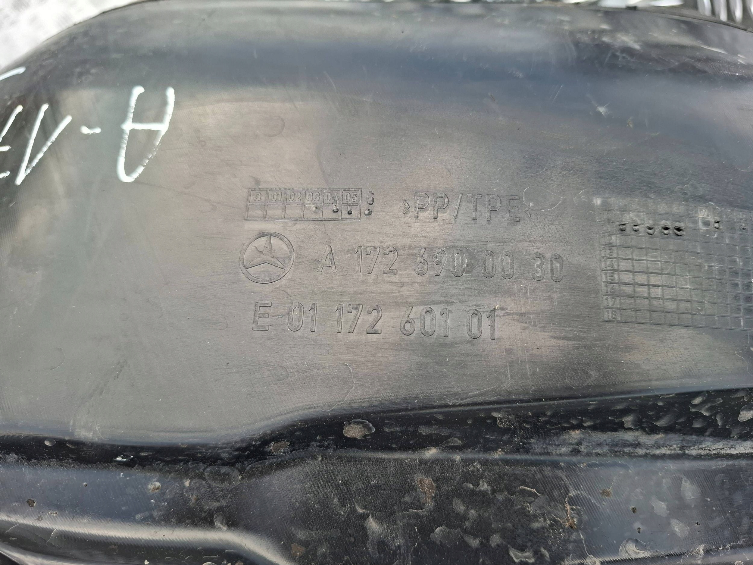 mudguard left front A1726900030 MERCEDES SLK W172 R172