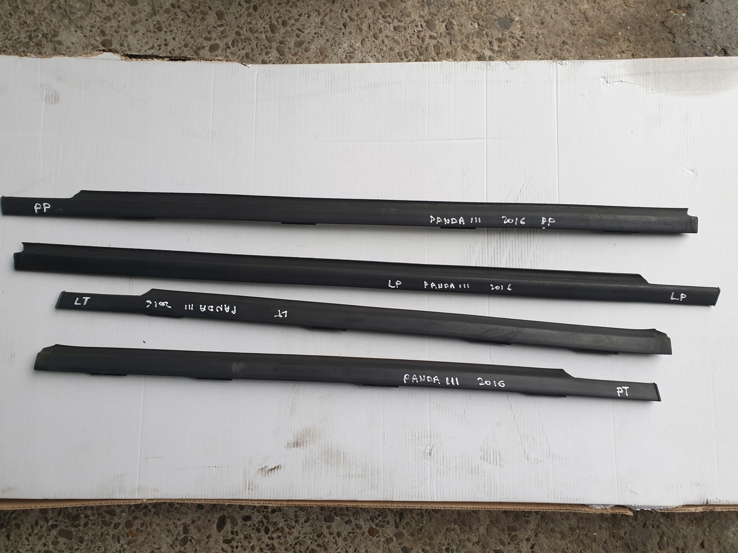 moulding dust door FIAT PANDA III 2012