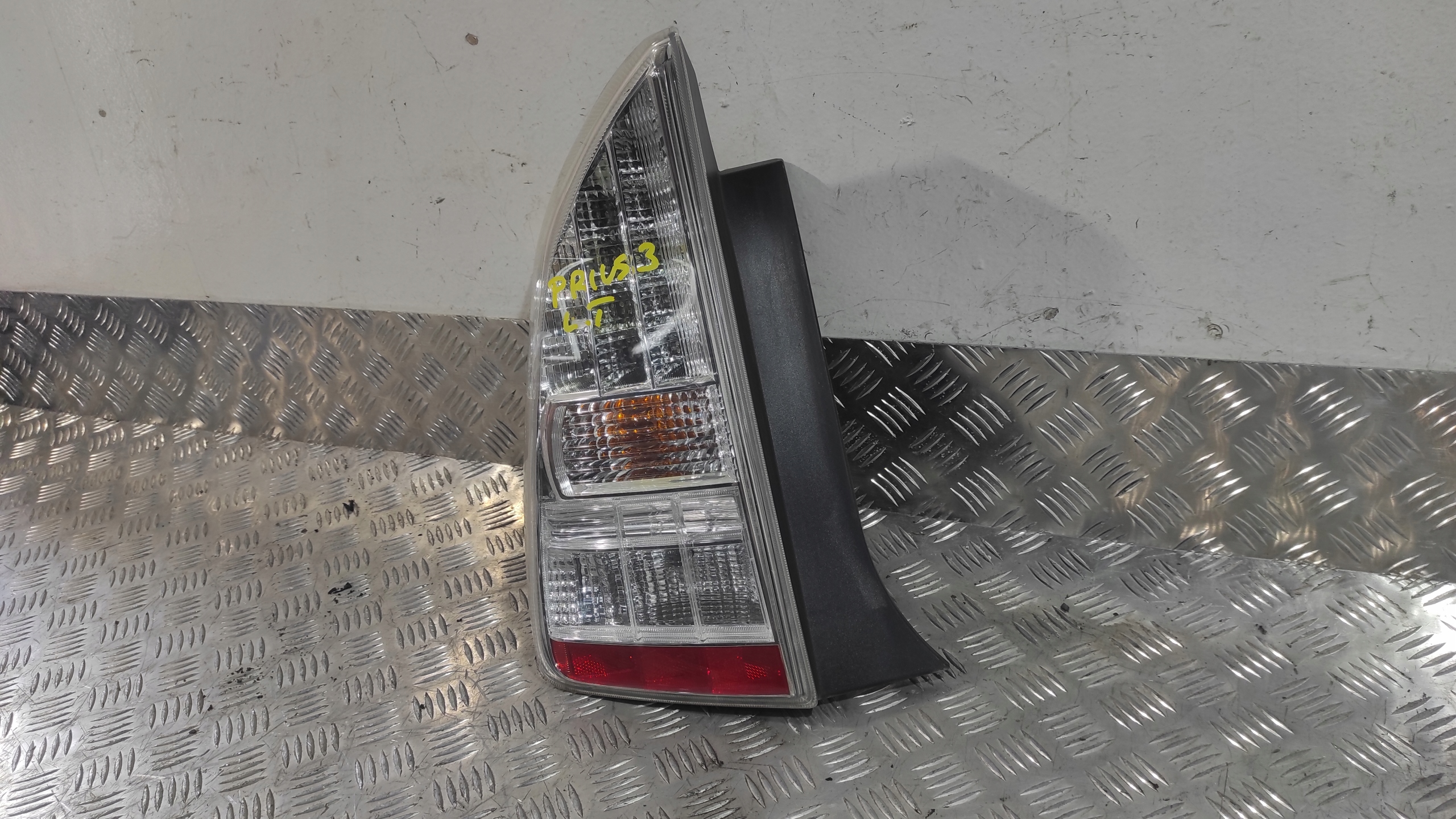 фонарь левый TOYOTA PRIUS III 09-15