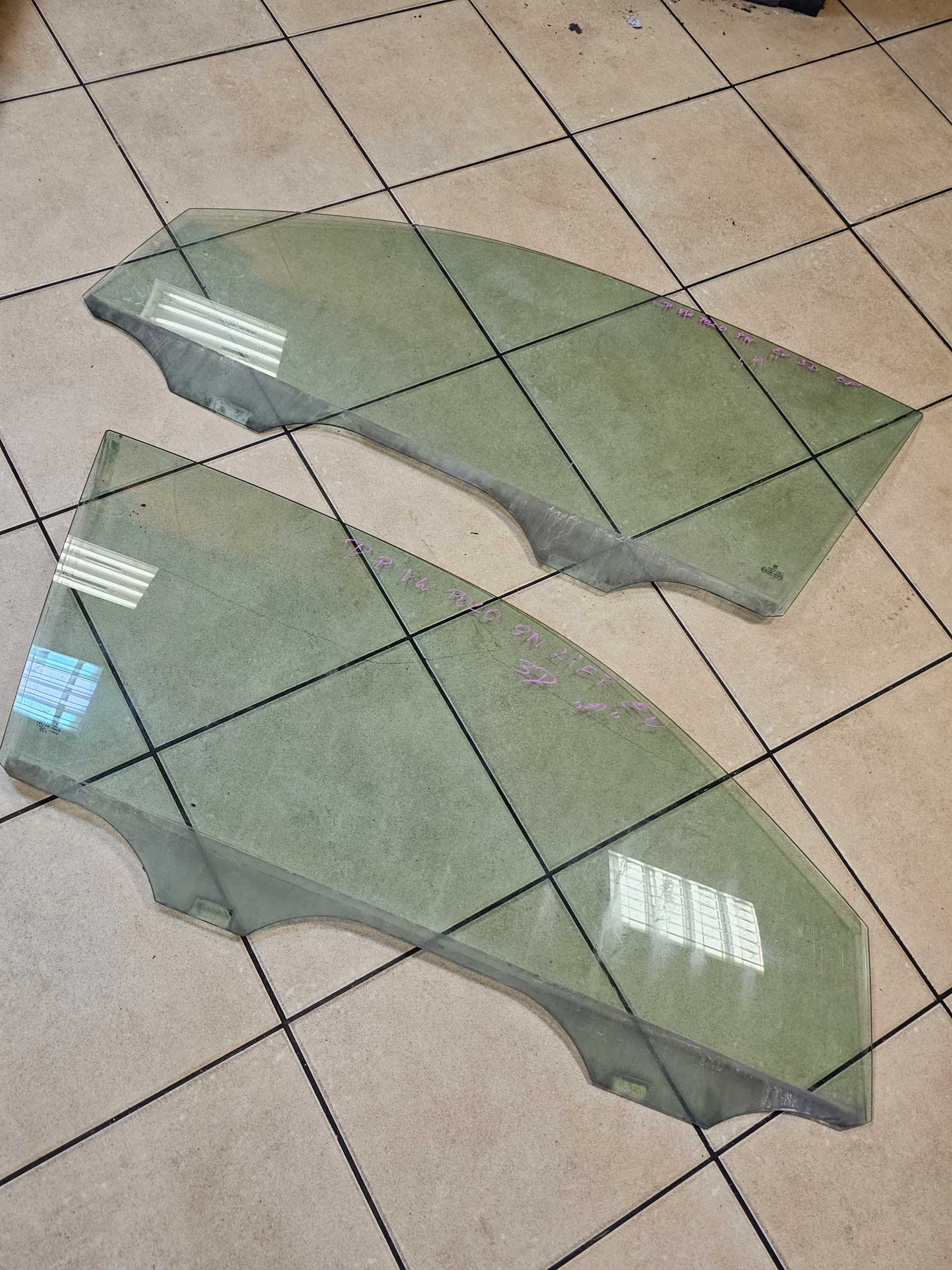 SZYBA LEWY PRAWY PRZÓD VW POLO 9N 09' EU LIFT 3D