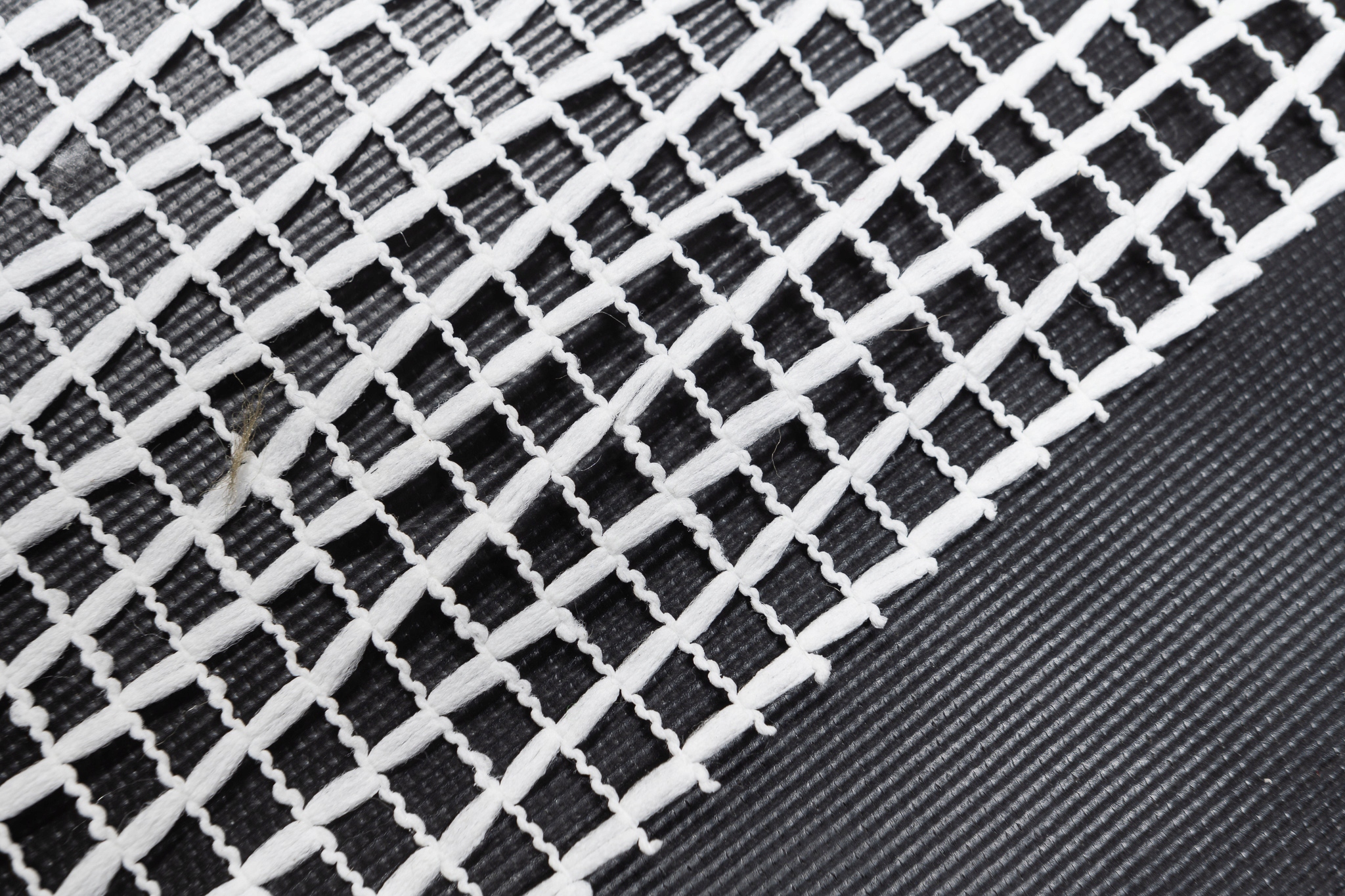 MATA ANTYPOŚLIZGOWA 130CM SIATKA POD DYWAN CHODNIK Marka Dywany Chemex