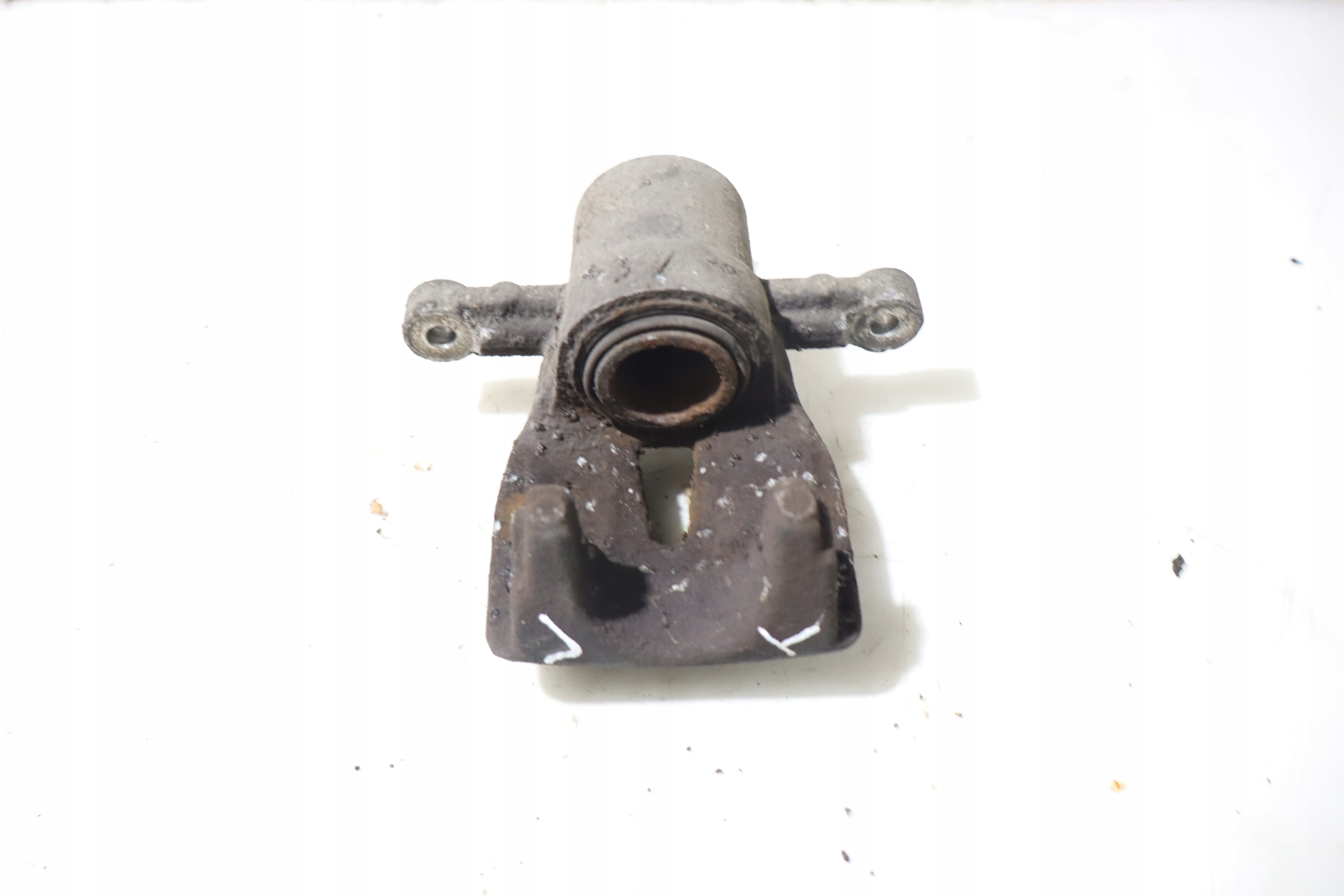 ZACISK HAMULCA LEWY TYŁ AVENSIS II T25 2.0D4D Strona zabudowy tył - lewa