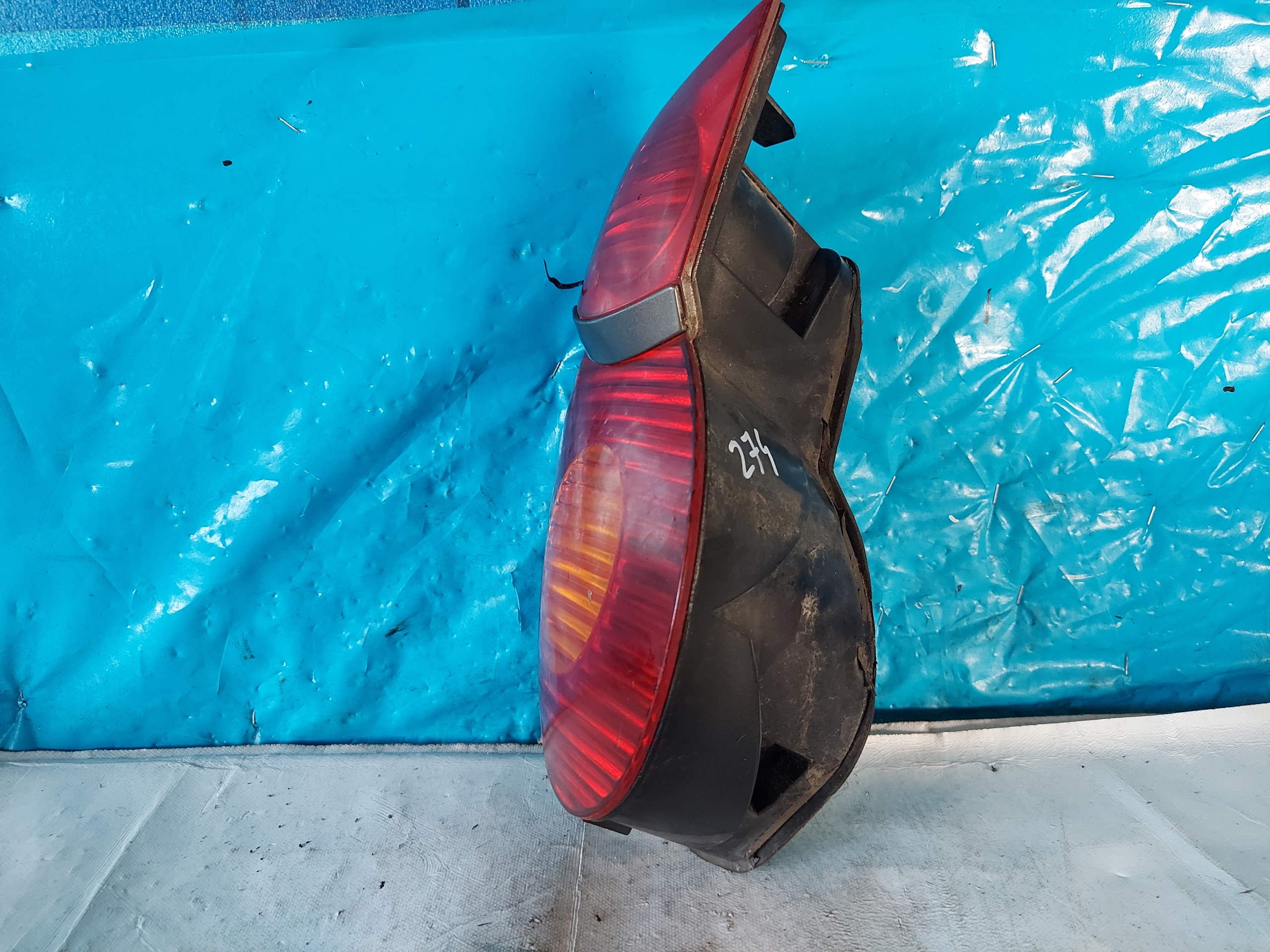 light BMW Z4 E85 left rear part
