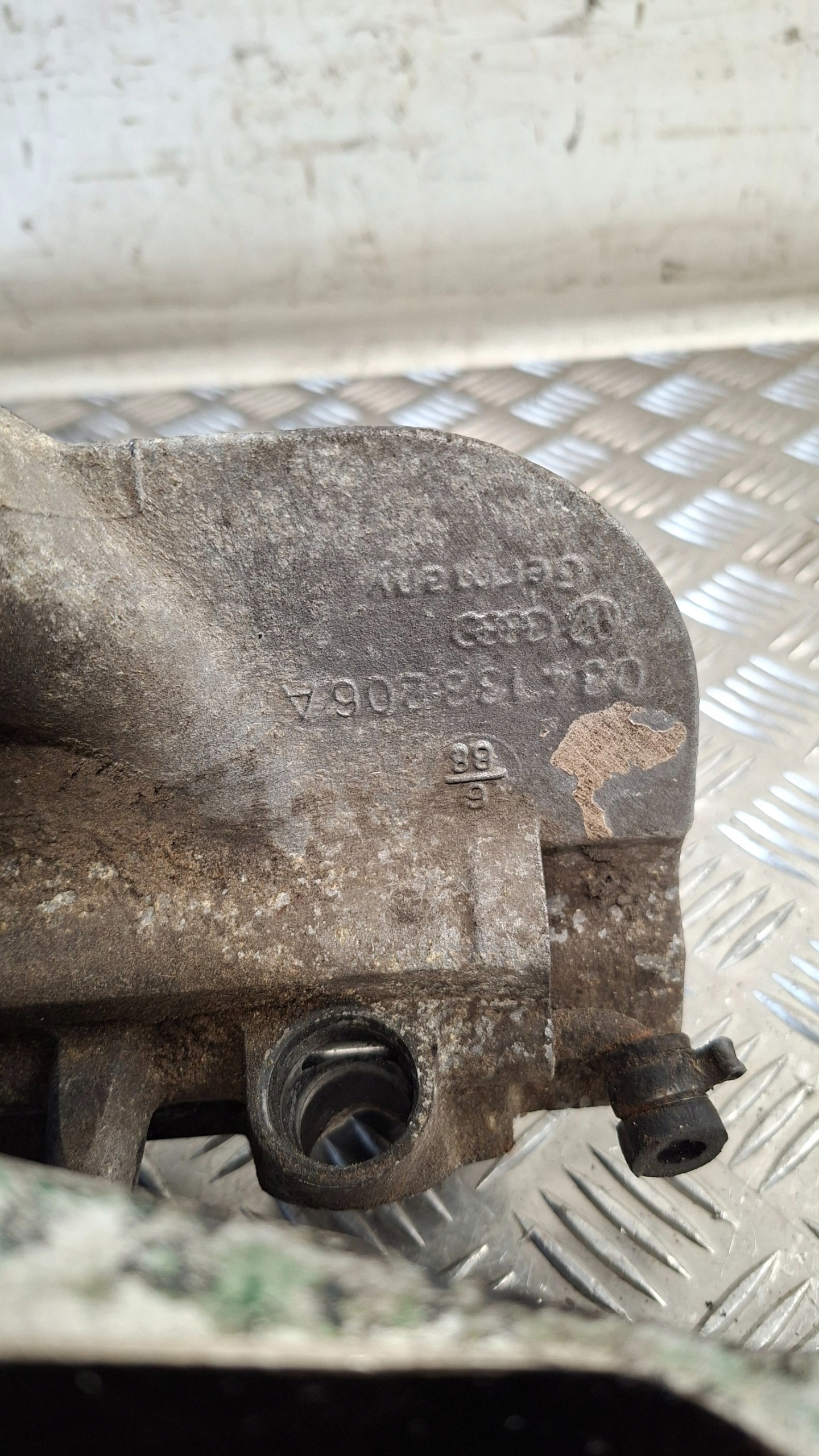 intake manifold AUDI 100 C3 2.3