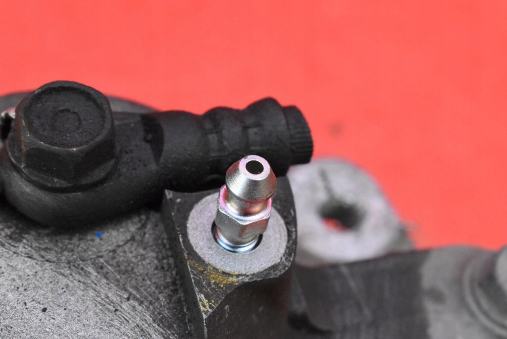caliper brake left front LEXUS CT200H 1.8 HYBRID 136 KM 10-14