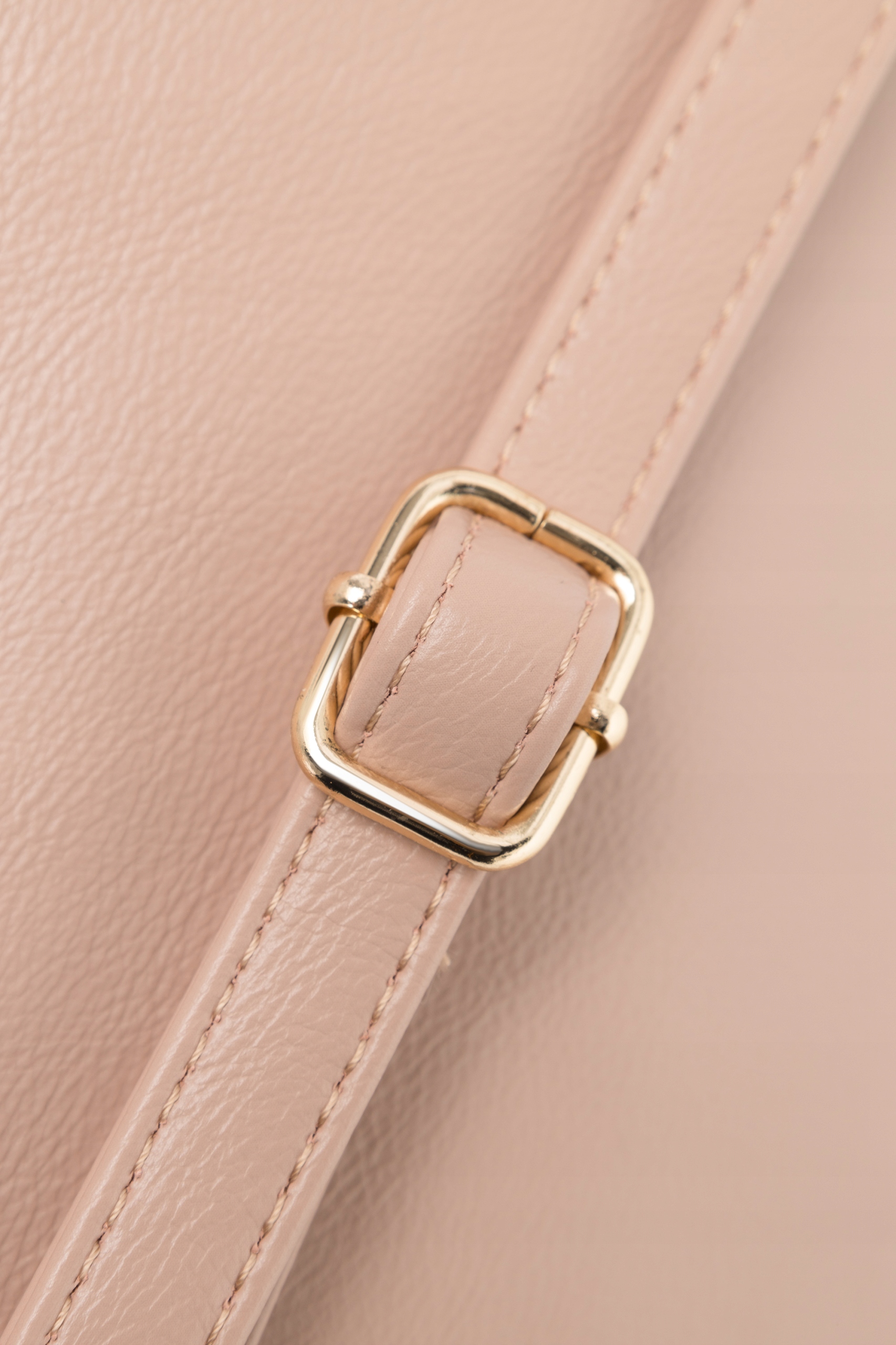 TOREBKA DAMSKA LISTONOSZKA NOBO RÓŻOWA ELEGANCKA MIEŚCI A5 Model NBAG-R1550-C004