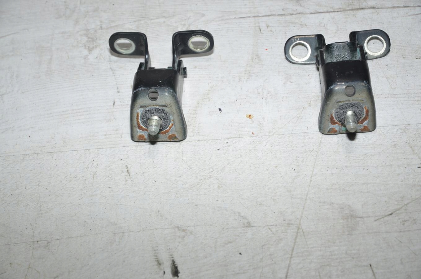 hinges bonnet rear part kpl Peugeot 2008 14r