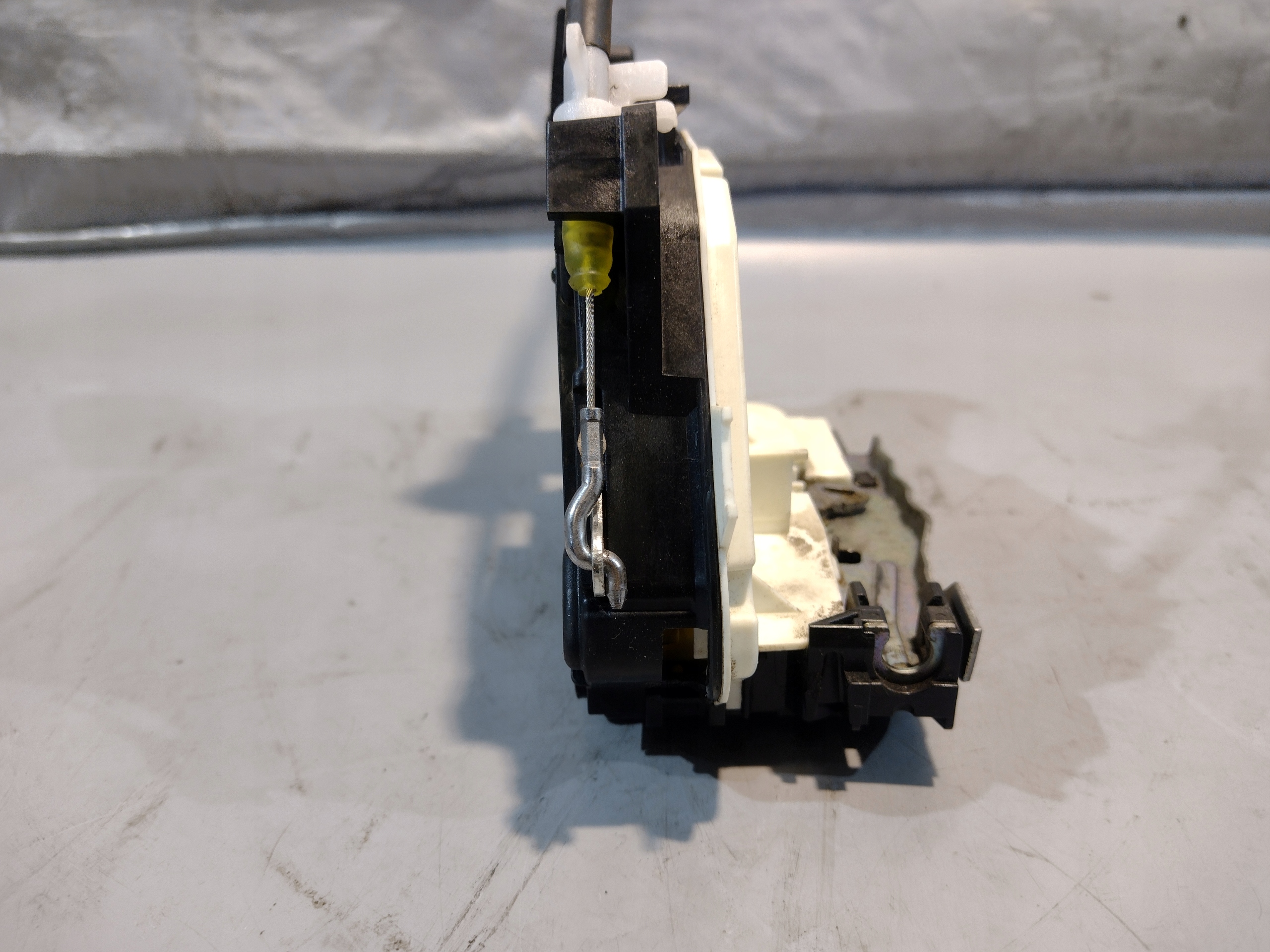 lock door left front Volkswagen Golf VI 6 5K1837015B