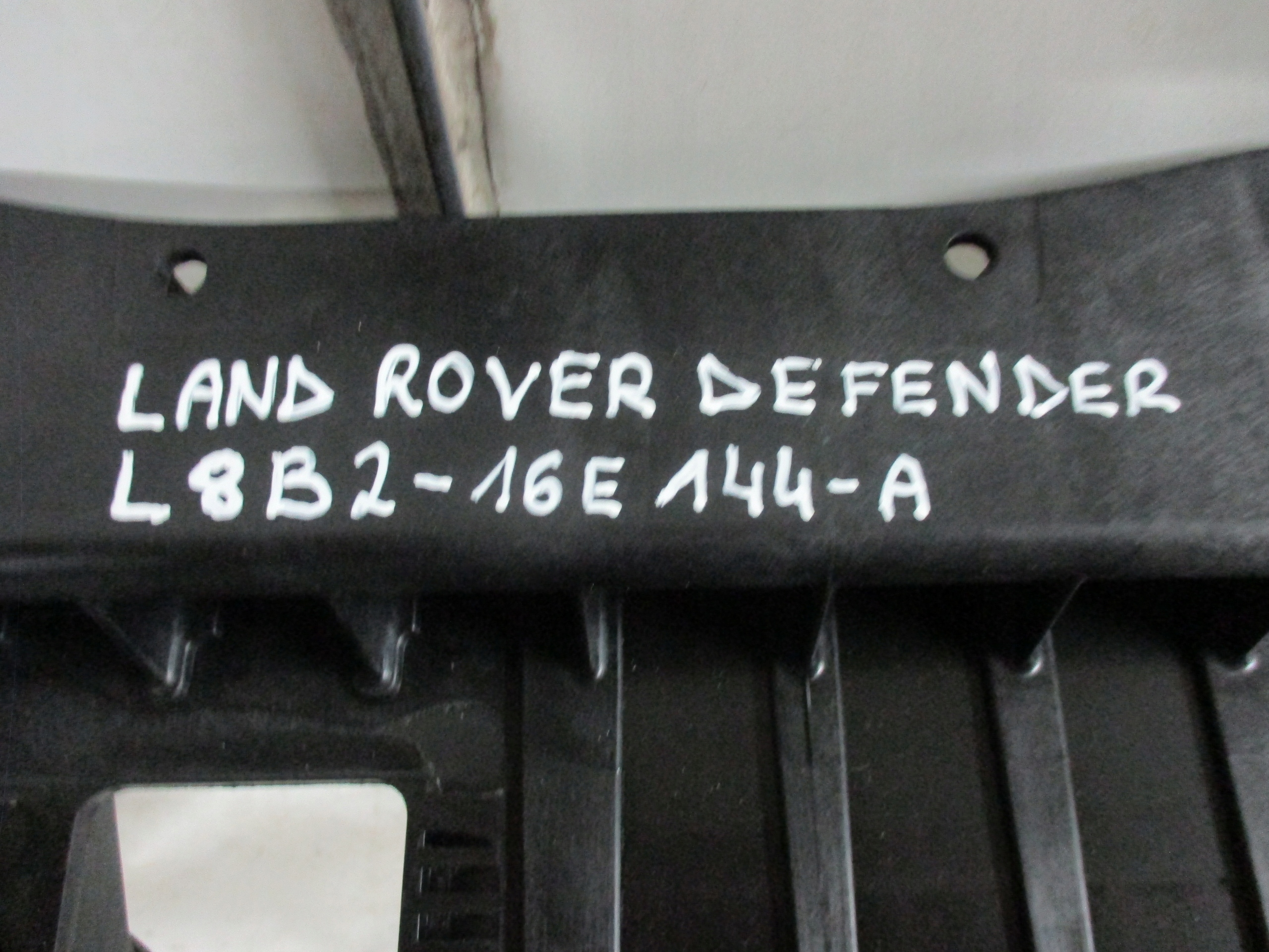 wzmocnienie, pas przód Land Rover Defender II 20r- Numer katalogowy części L8B2-16E144-A