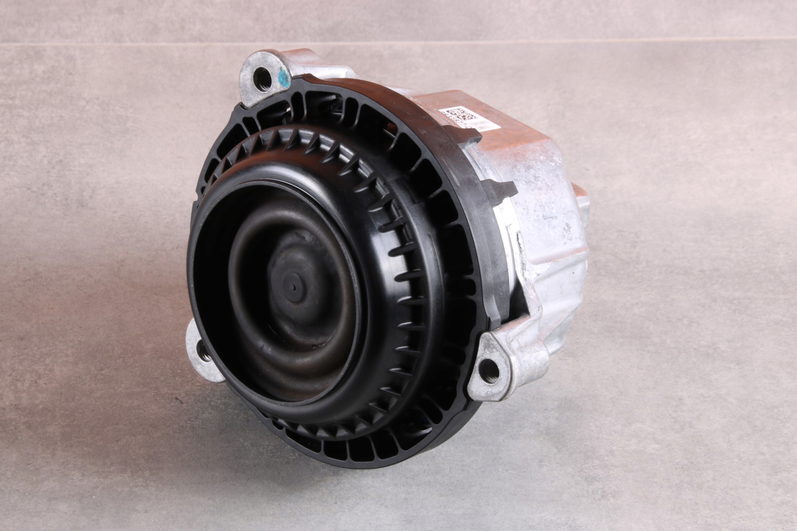 BMW 5 G60 G61 530e B48X HYBRYDA engine mount left 8831877 8599 km !!!