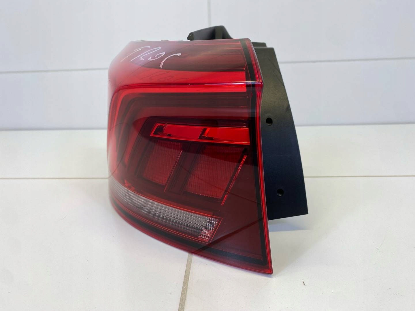 light rear left side Volkswagen T-Roc 2019 2GA945095A