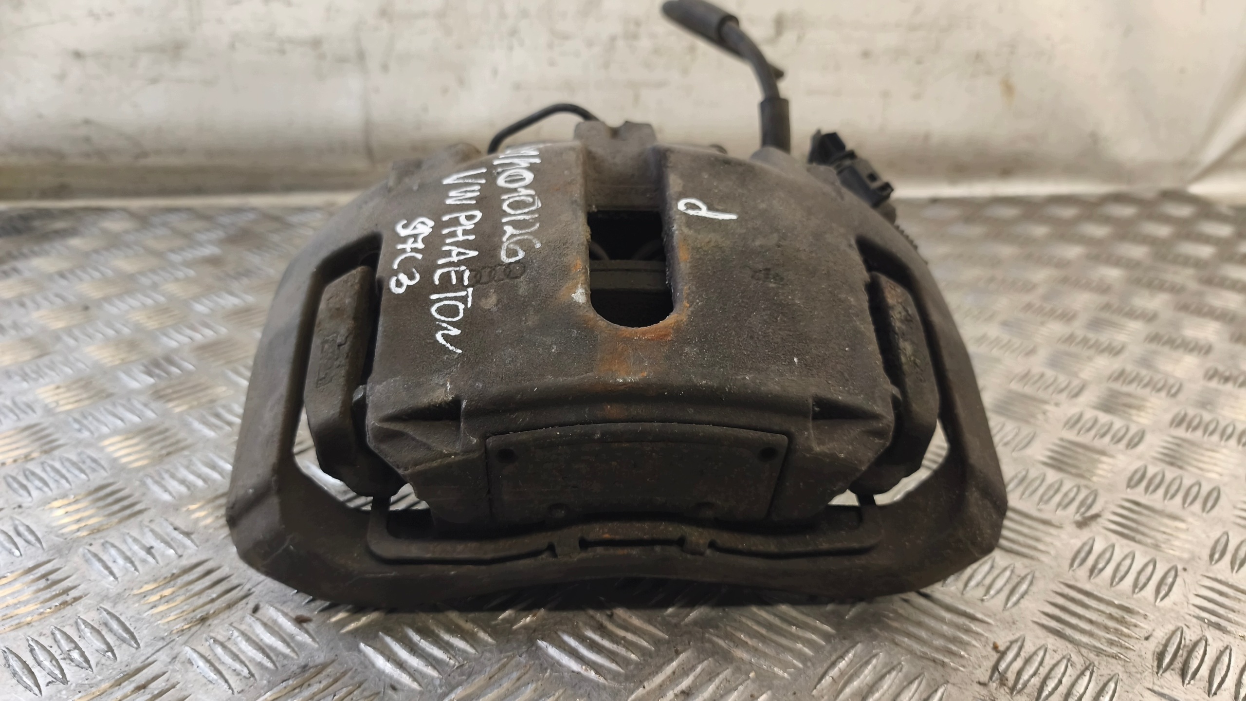 caliper brake VW PHAETON right front 3.0TDI 2006r