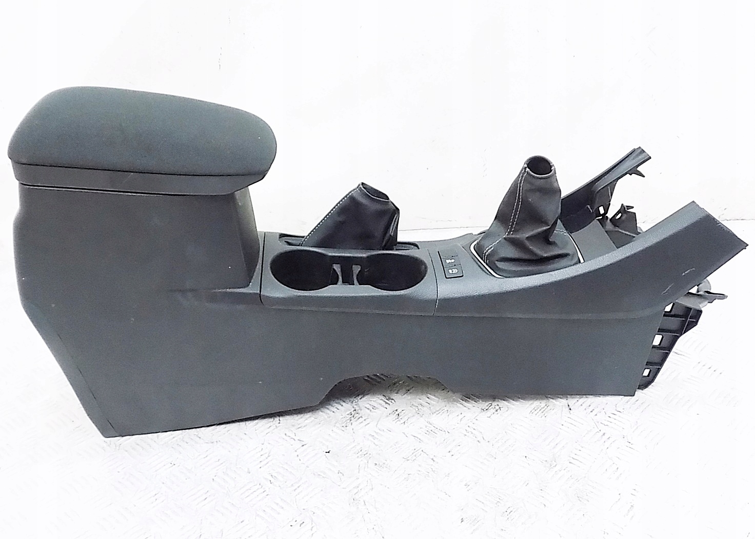 ПІДЛОКІТНИК ТУНЕЛЬ-TOYOTA AURIS II 15-18 EU