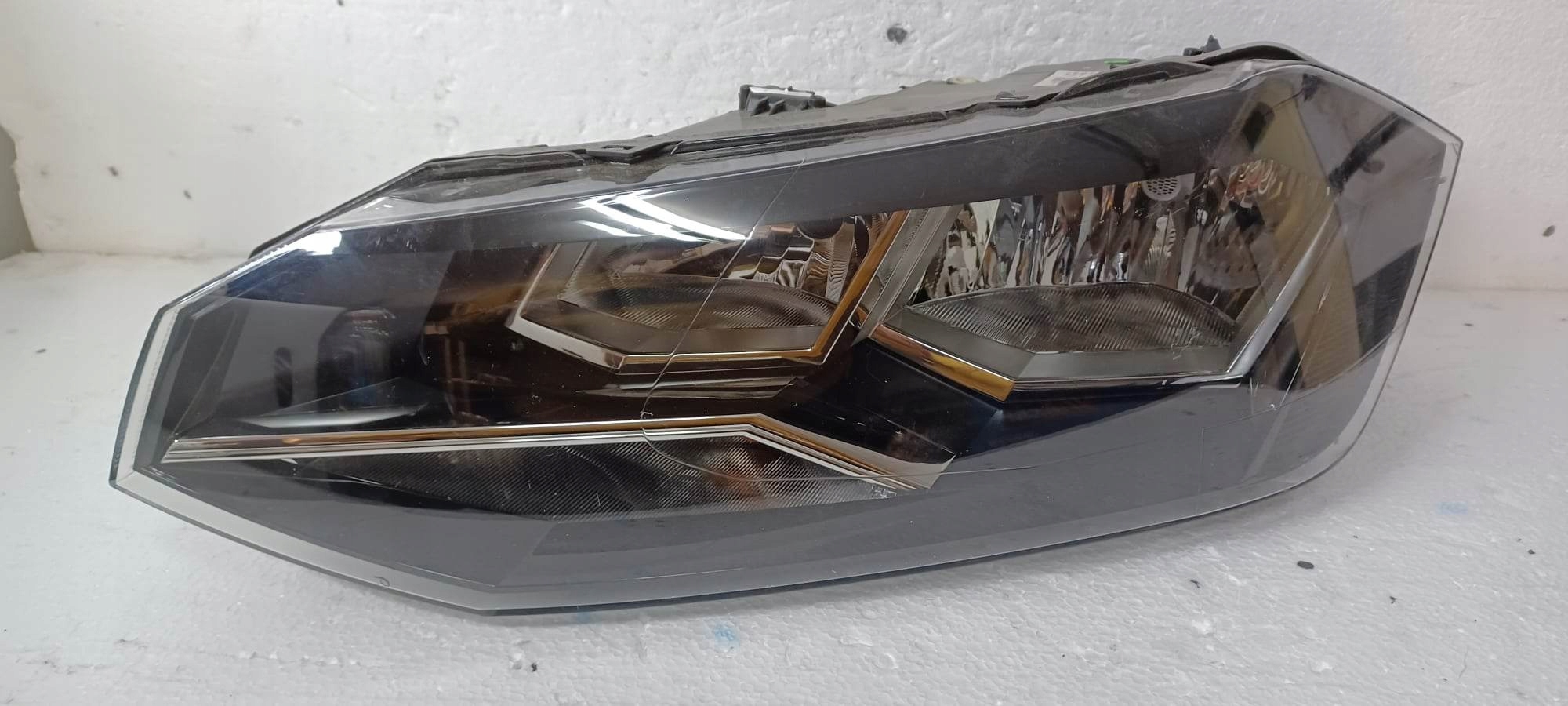 light left VW POLO VI 2G1941005