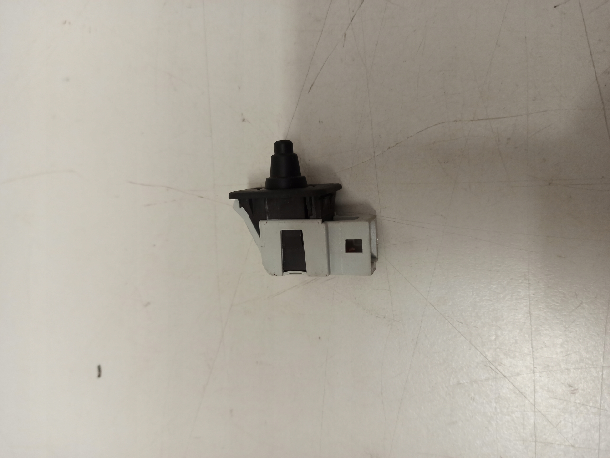 WYŁĄCZNIK STYKOWY DRZWI PRZEDNICH MERCEDES A0088202310 ASO ORG