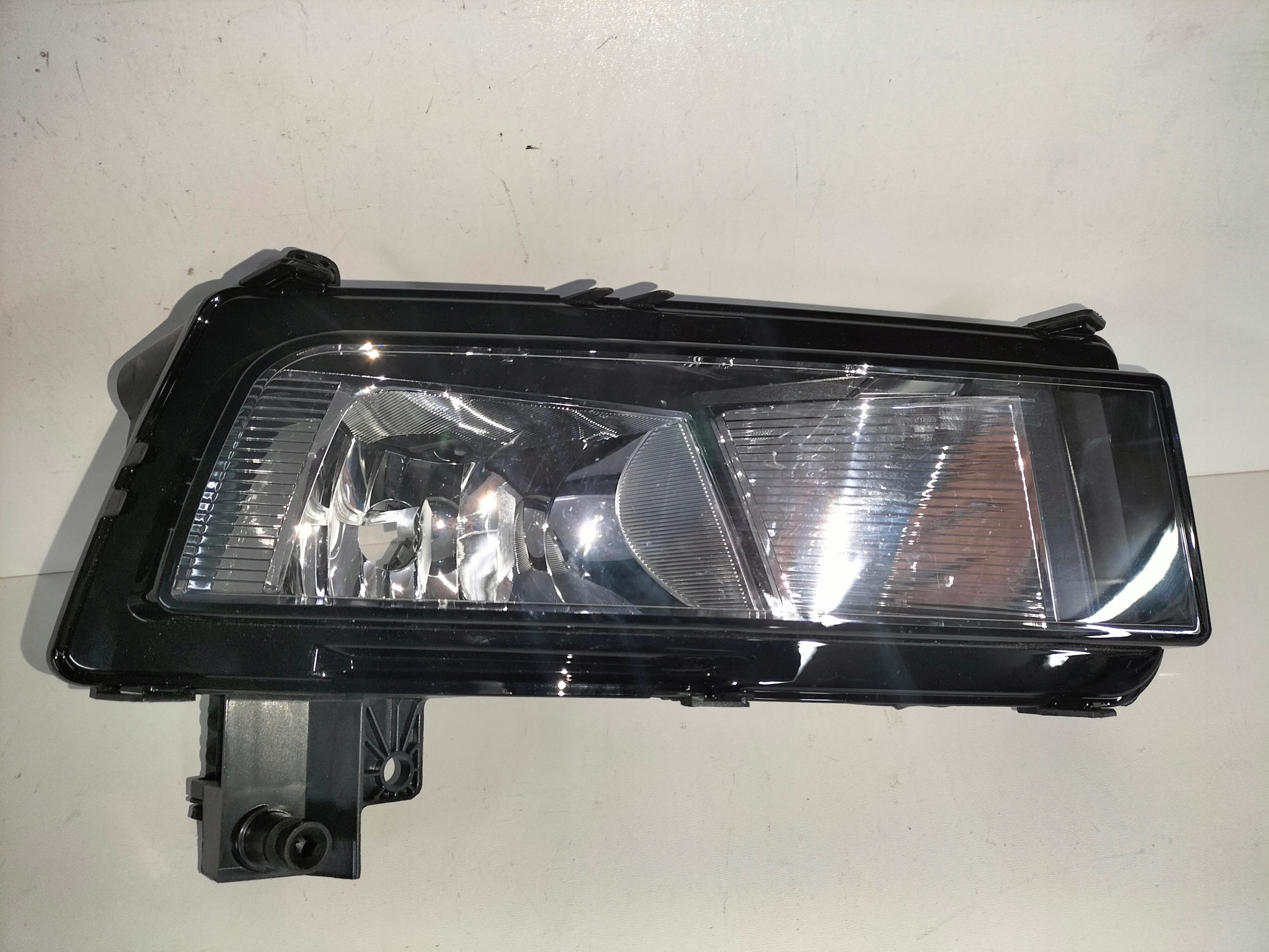 fog light light right VW TOURAN III 15