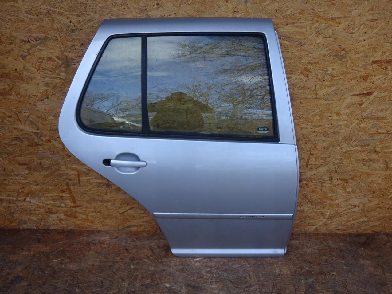 VW GOLF IV HB HATCHBACK DRZWI PRAWE TYŁ TYLNE ORYGINAŁ LA7W