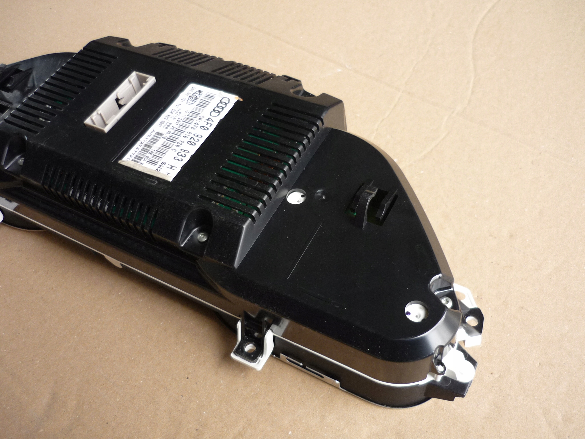 спидометр Audi A6 C6 4F0920933H Бензин европа