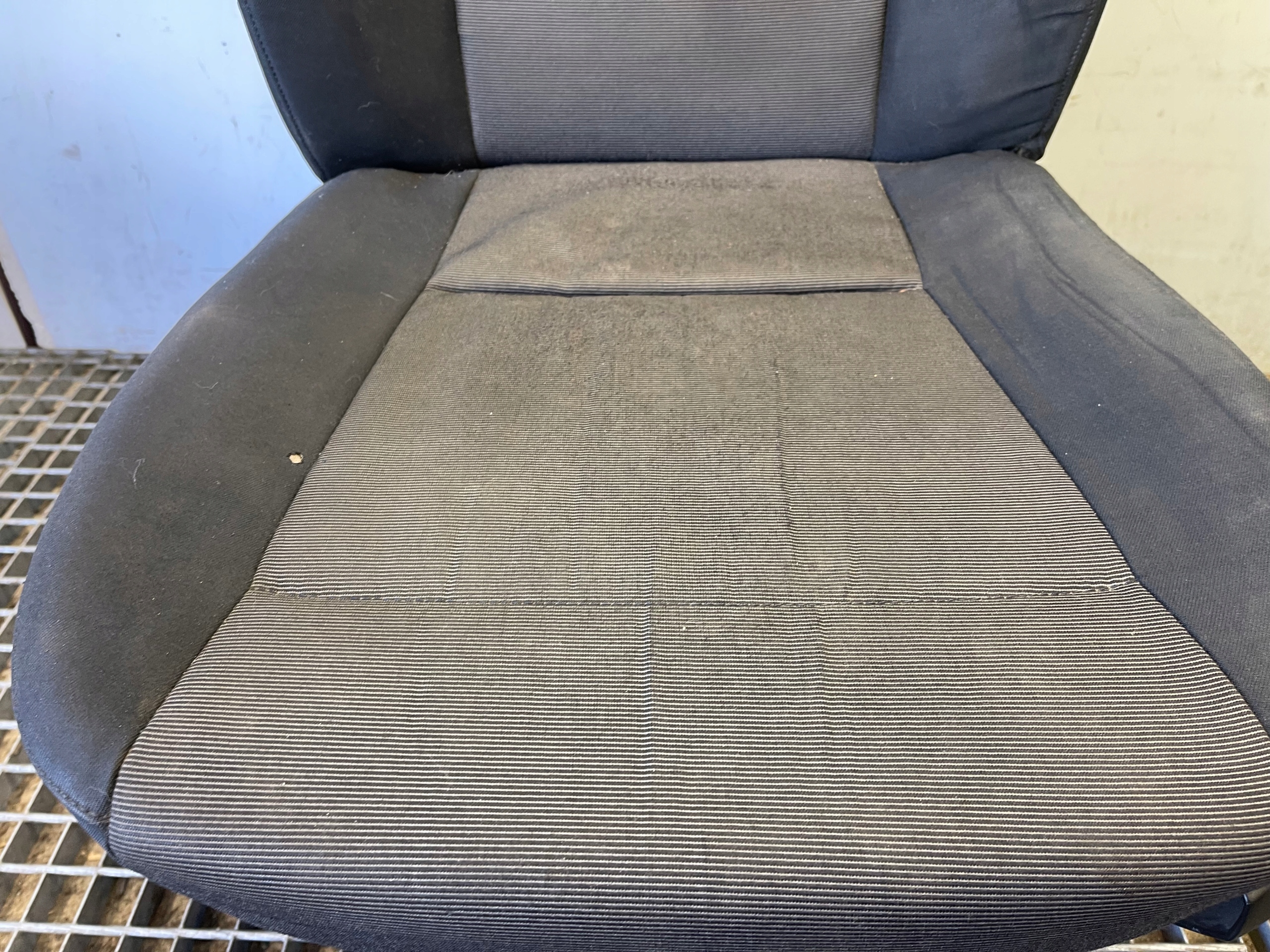 seat front front left BMW E87 driver´s europa