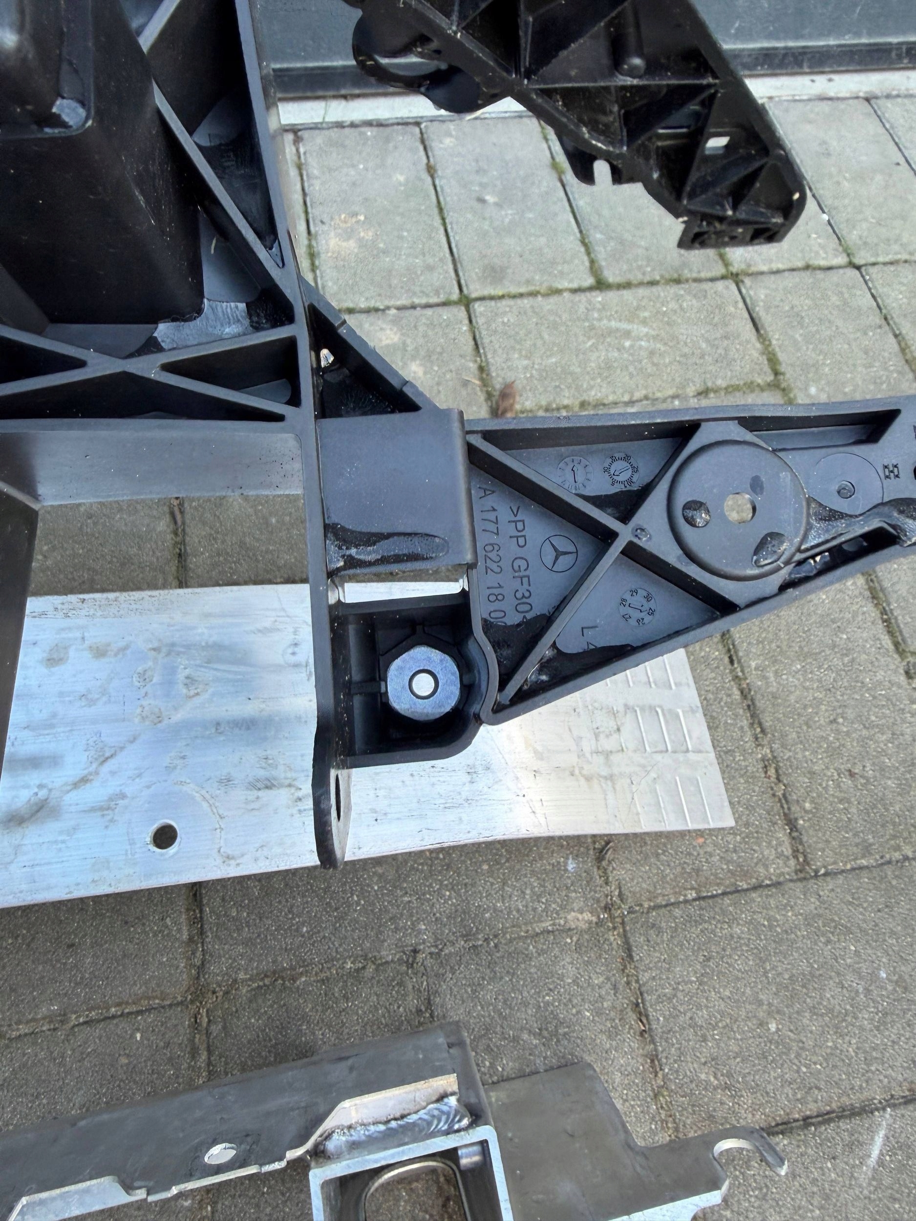 Mercedes-Benz A W177 support panel for radiators front pillar iron