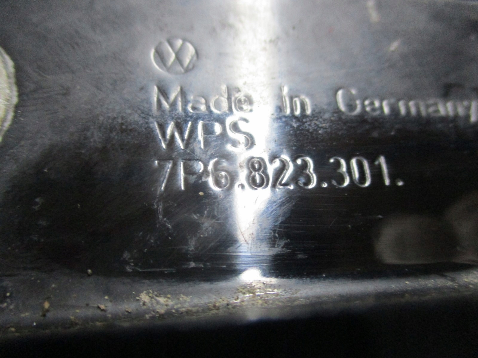hinge bonnets VW TOUAREG 7P 7P6823301 left