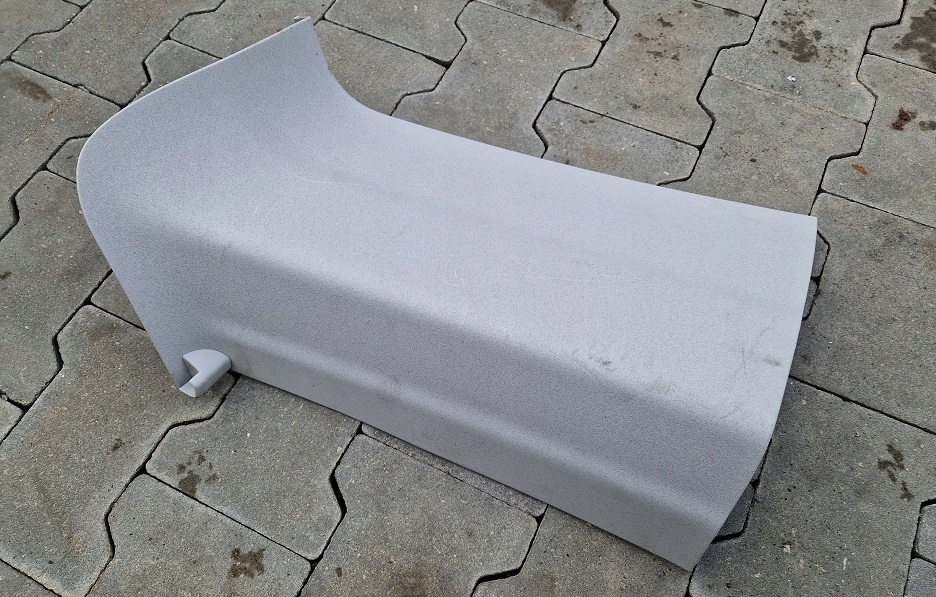 VW T5 MULTIVAN кришка стійки права задня 7H5867246E