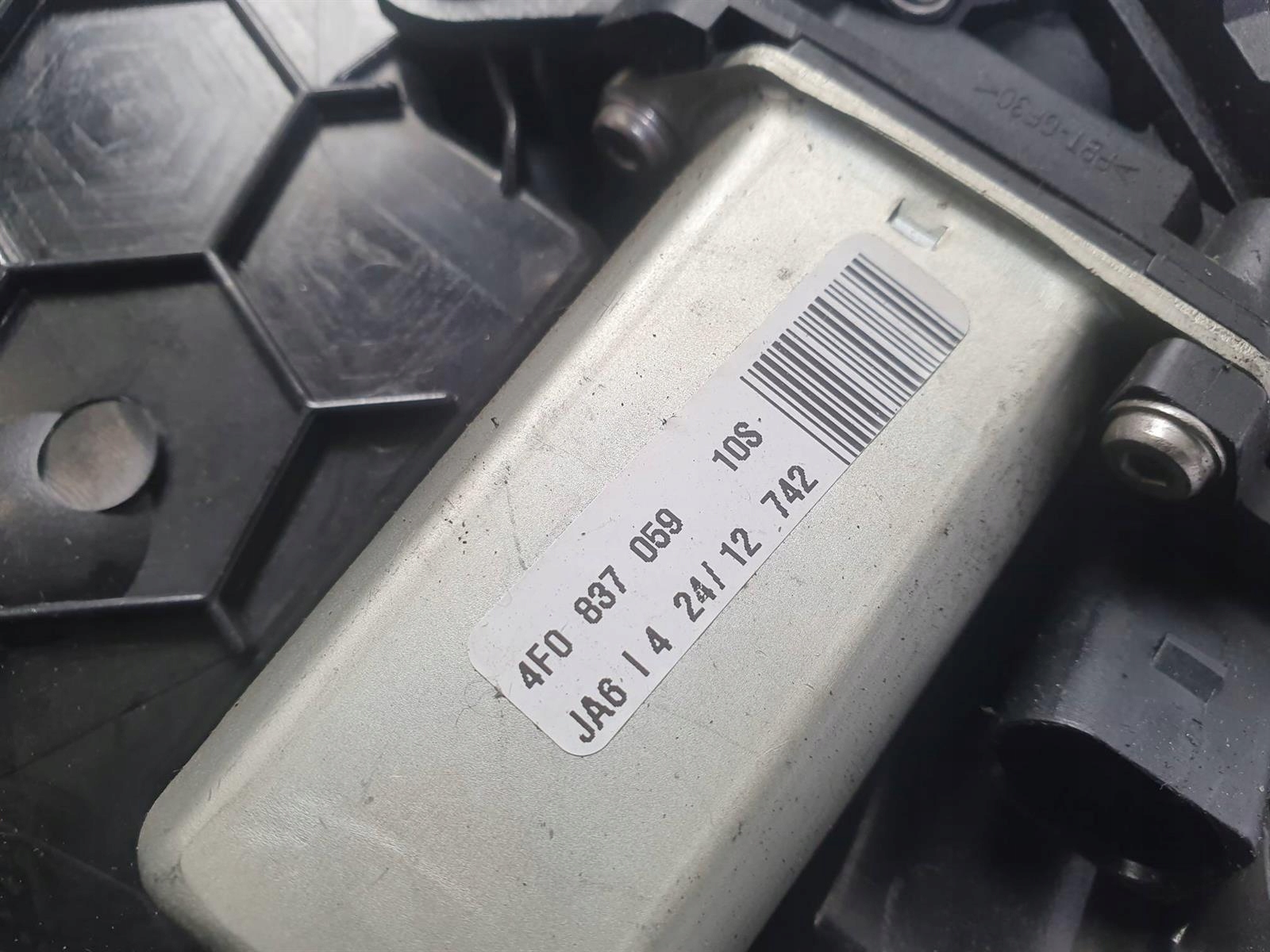 ZAMEK DRZWI LT 4F0837059 AUDI S8 D4 Part manufacturer Audi original OE