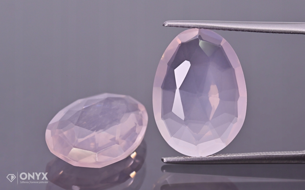 Růženín fazetovaný Pár nepravidelný 18x13 mm