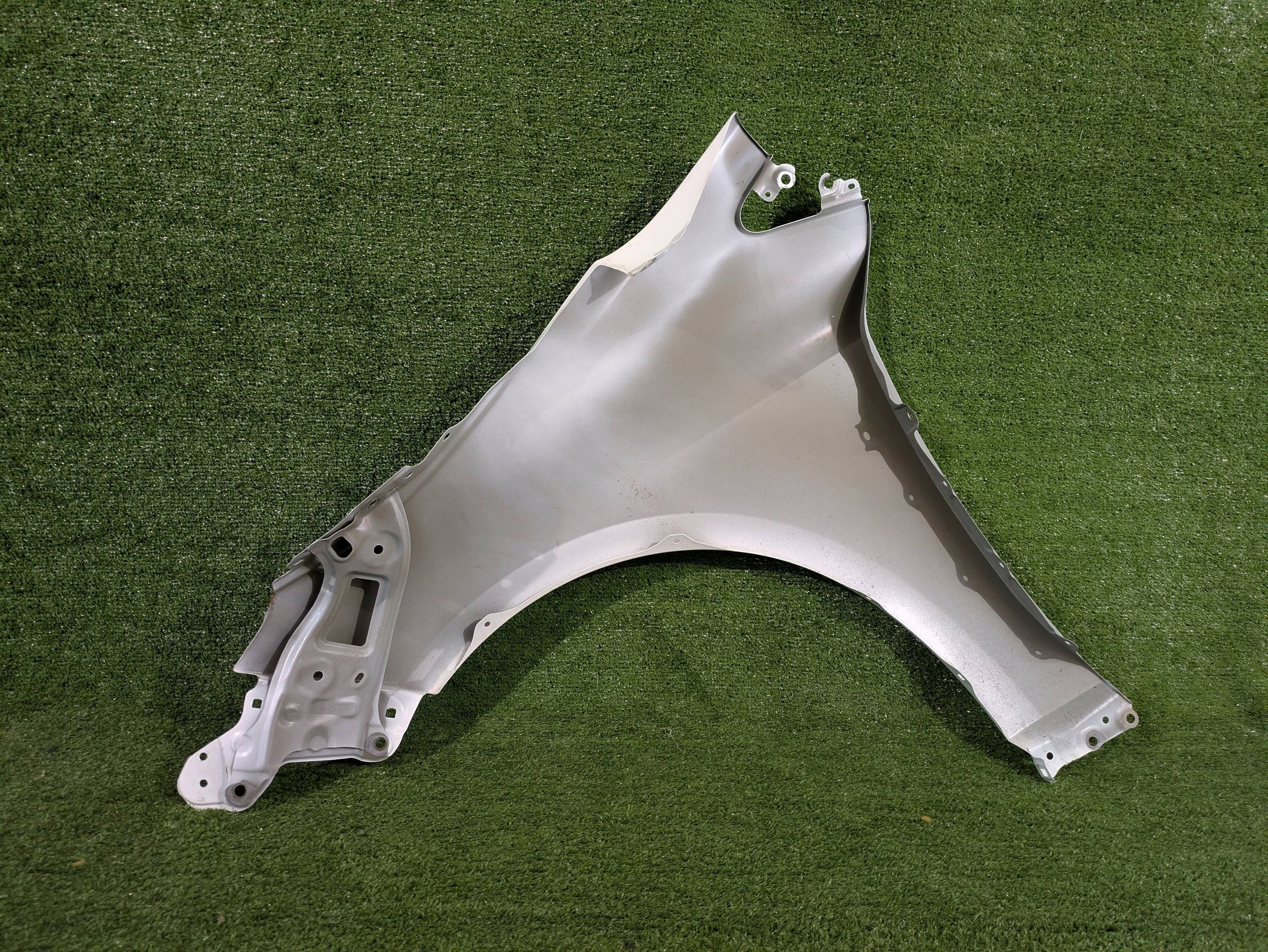 fender front right TOYOTA COROLLA E21 HB KOMBI NR.140
