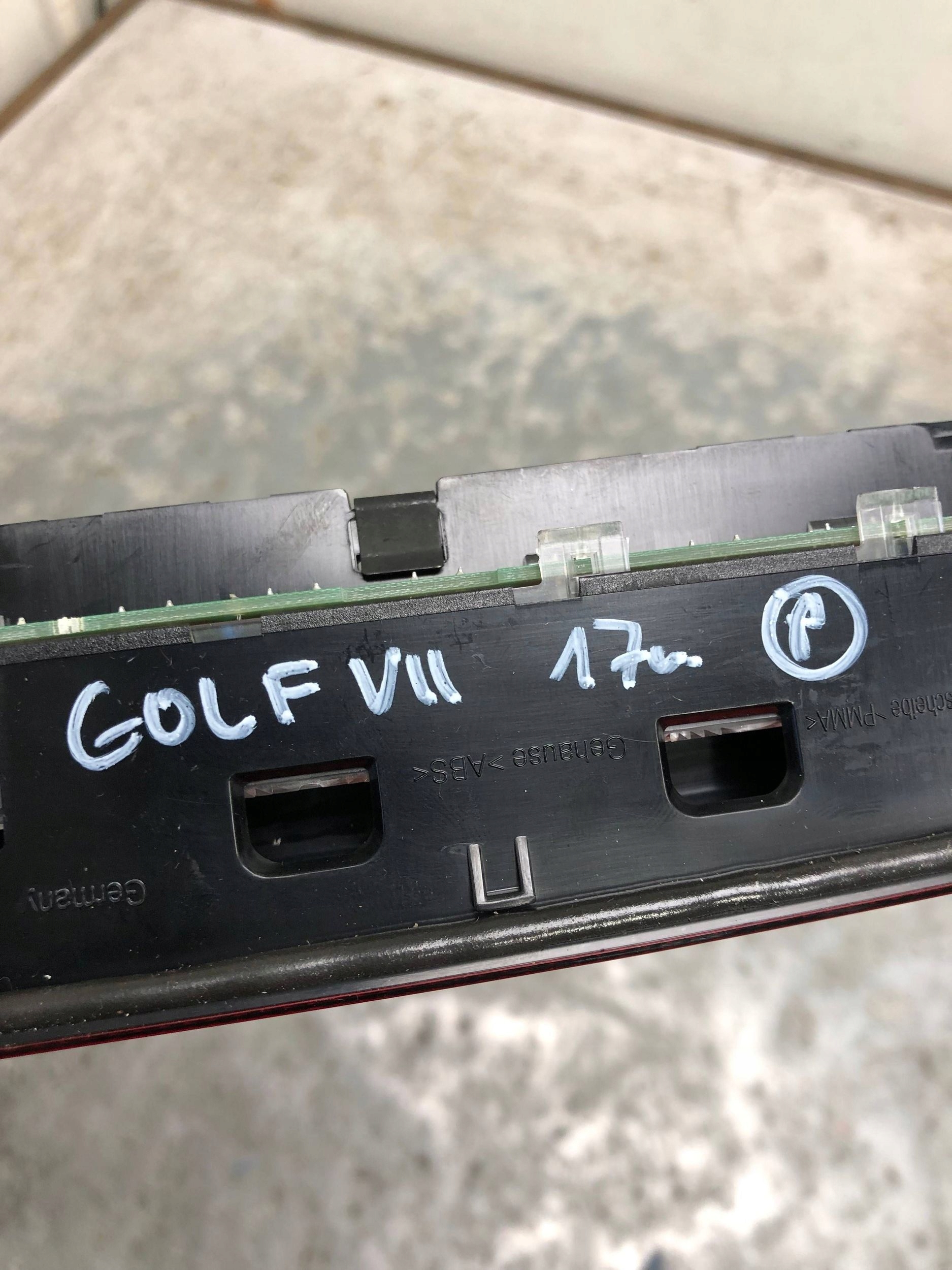 TRZECIE light STOP VW GOLF VII 5G0945087B