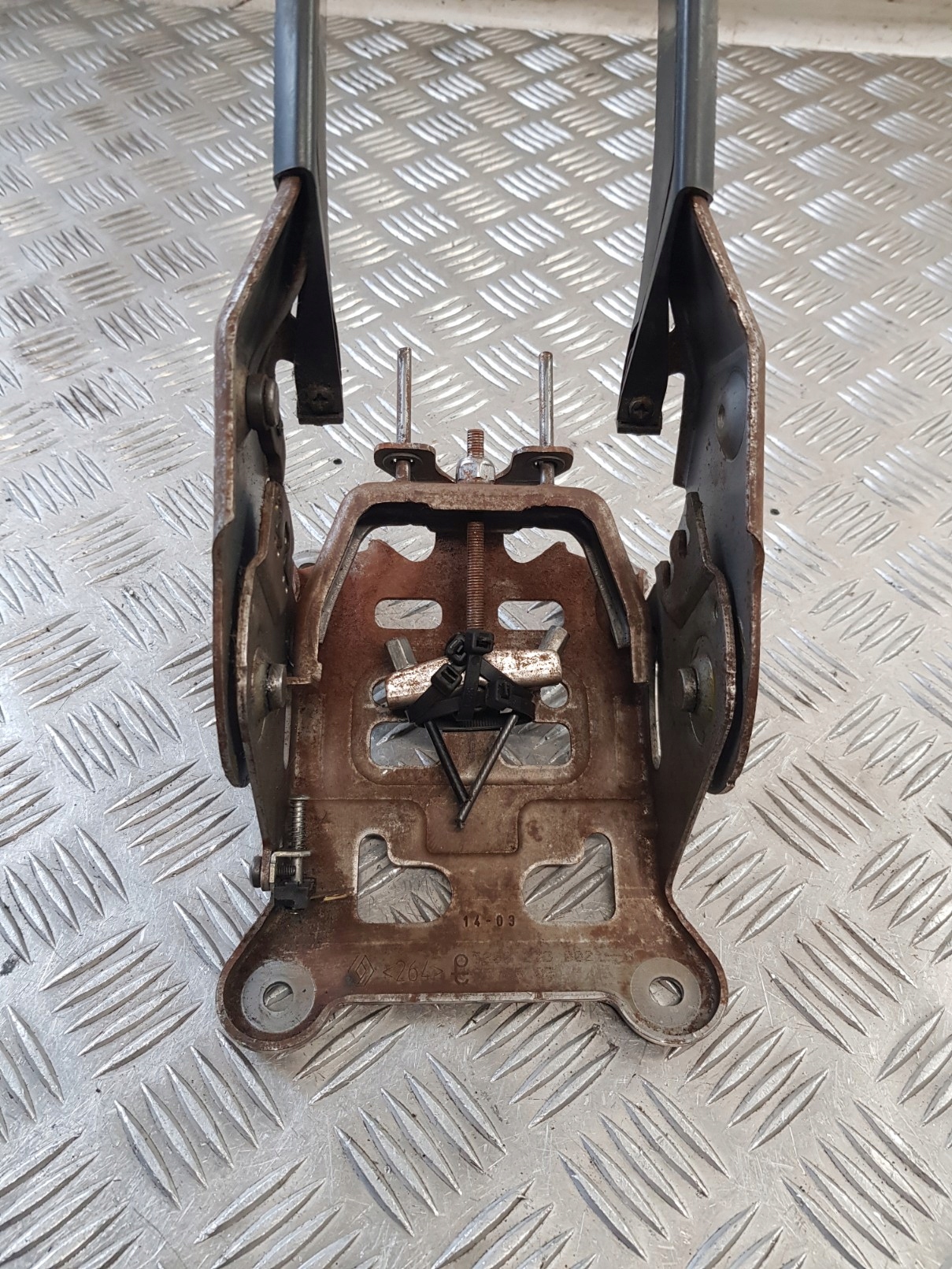 páčka elektrická brzda 8200273002 RENAULT MEGANE II 03R