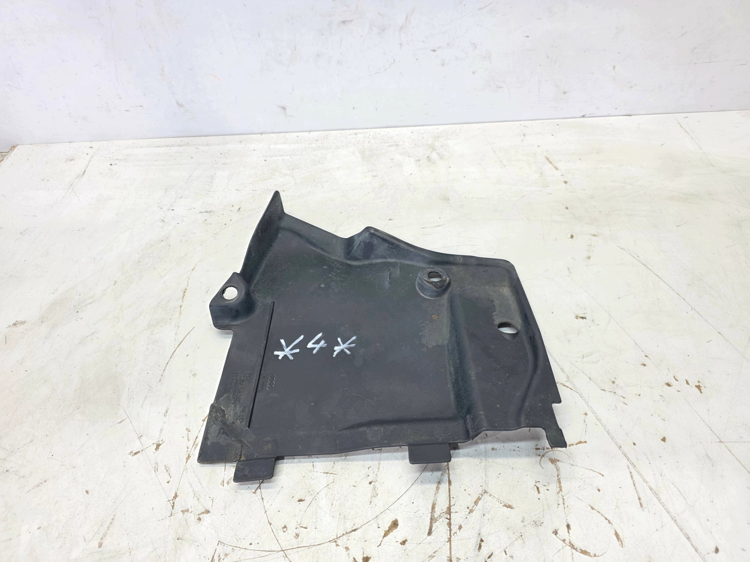 cover chassis right front MALA AUDI A4 B9 A5 8W 8W0825202 *4*