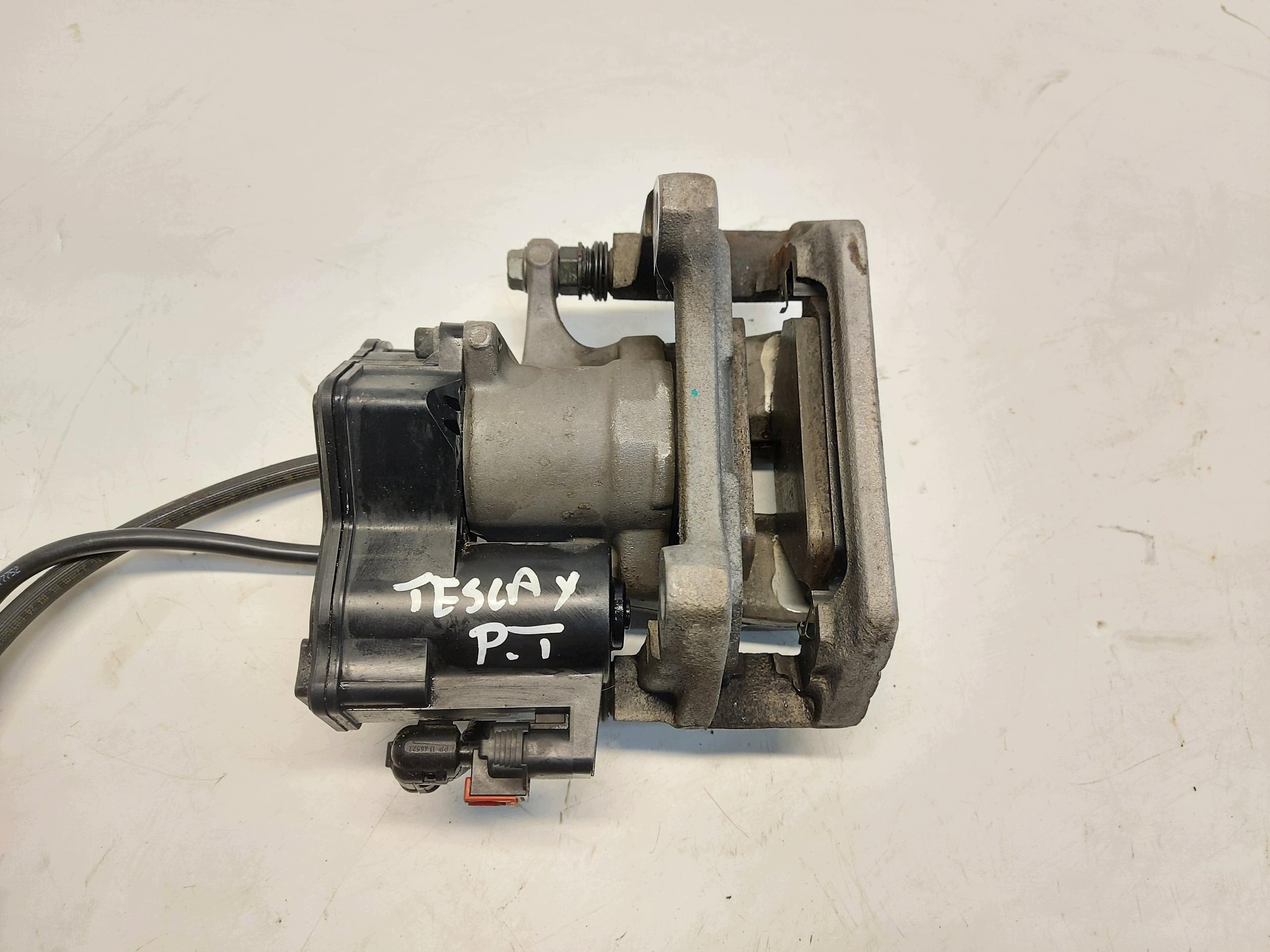 TESLA MODEL Y 2024r caliper brake right rear part 1044626-00-C
