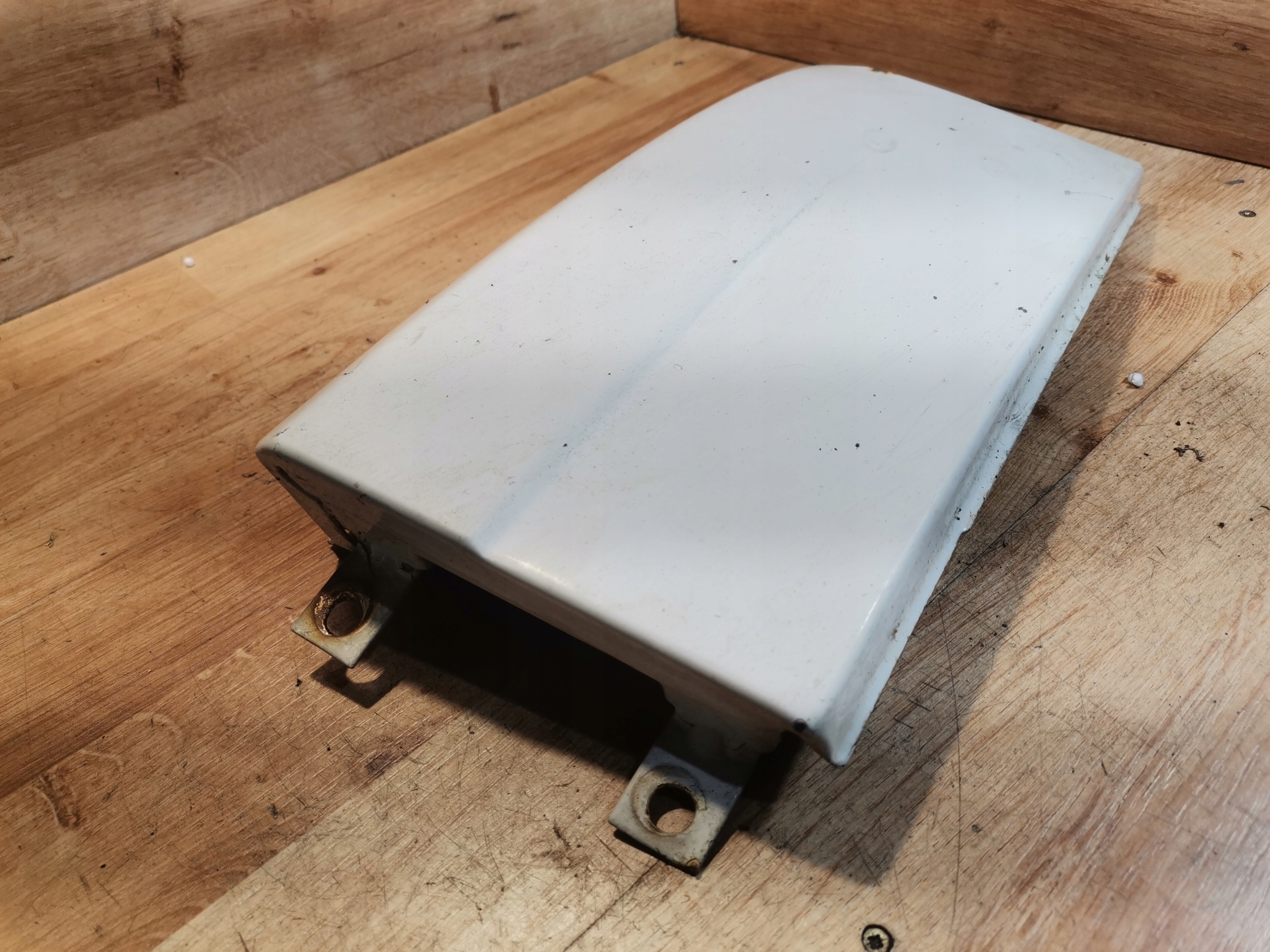 moulding below LAMPE left VW TRANSPORTER T4