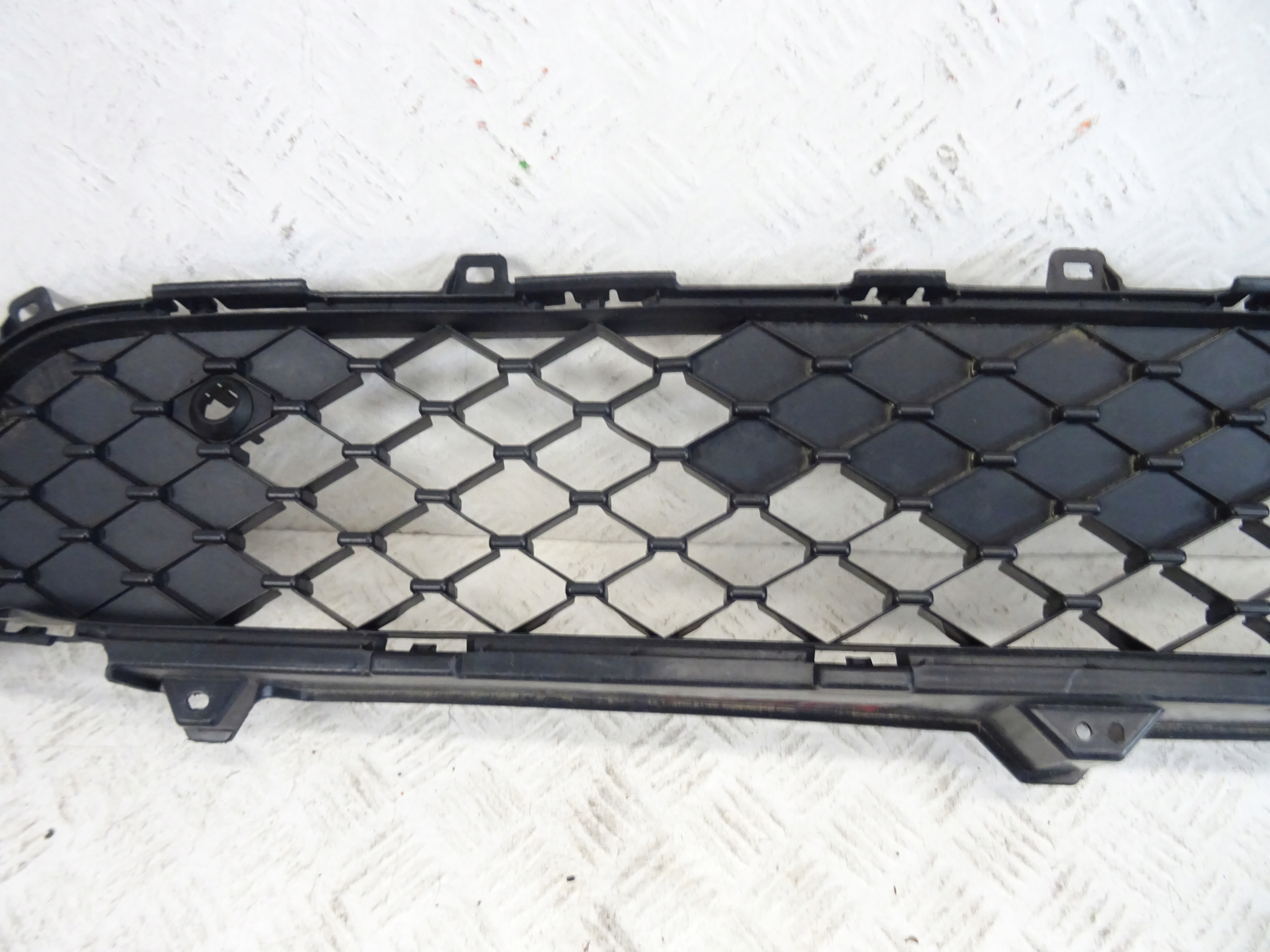 grid of a bumper front front HONDA HRV III 71151-3M0
