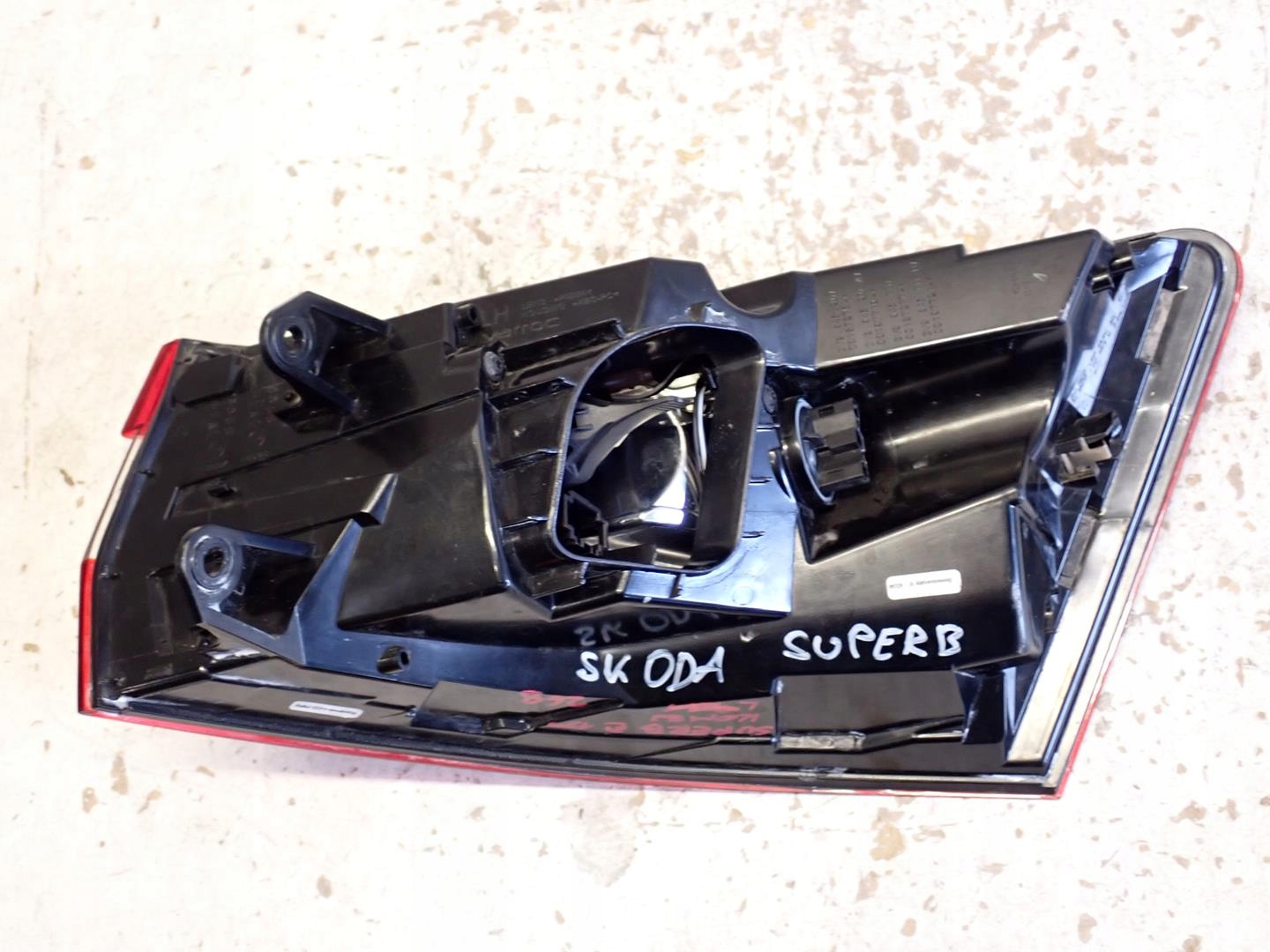 light rear part rear left SKODA SUPERB III 2015- KOMBI 3V9945207A