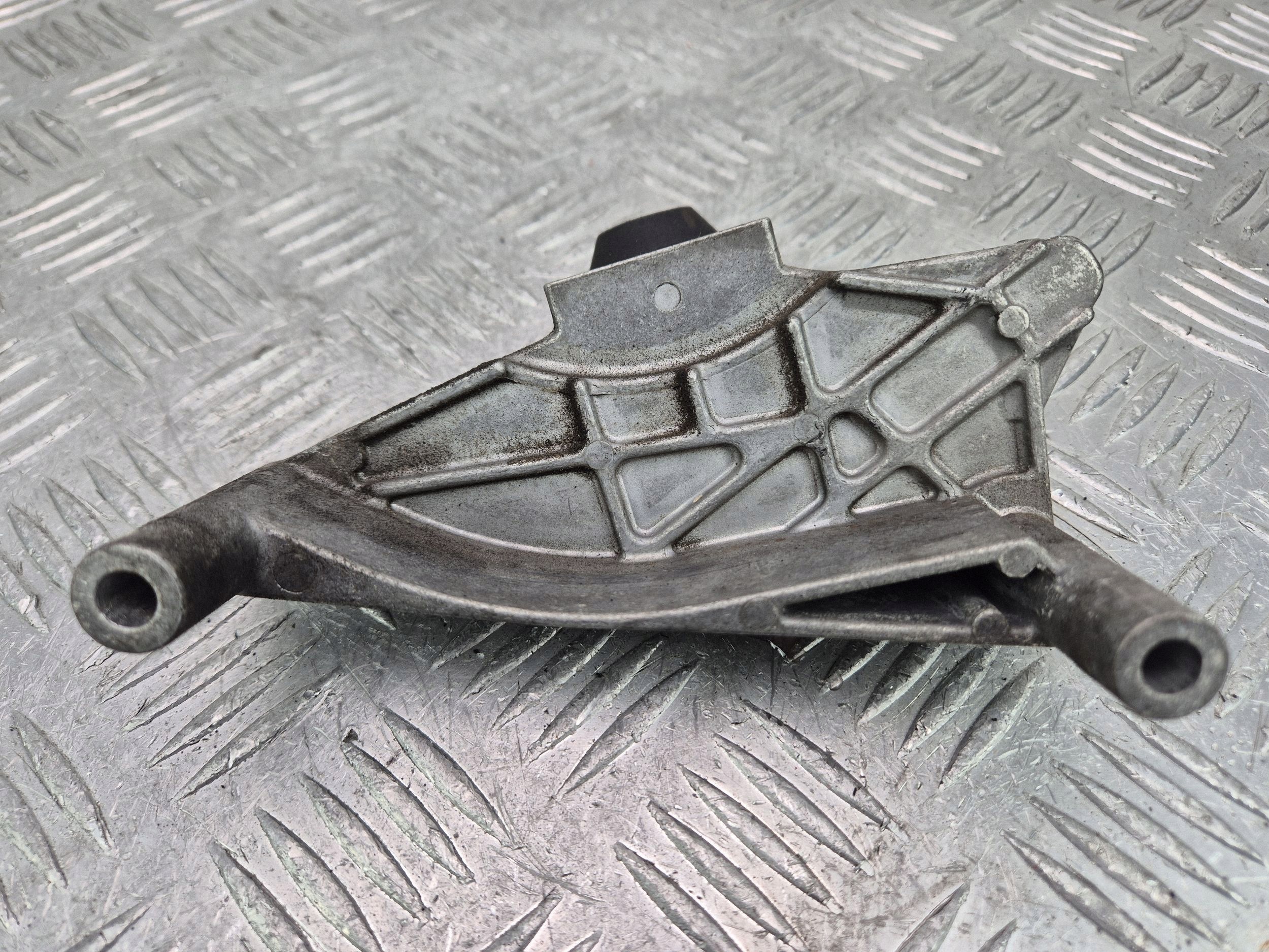 engine mount Mercedes ML350 W166 A6420101740 OM642.826