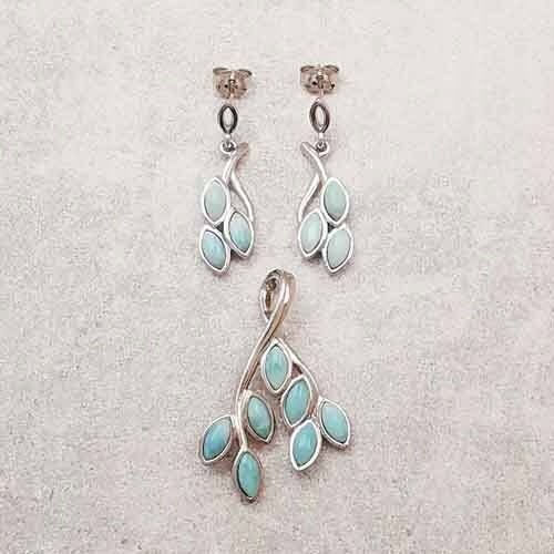 Krásný set náušnic s přívěskem zdobeným larimarem