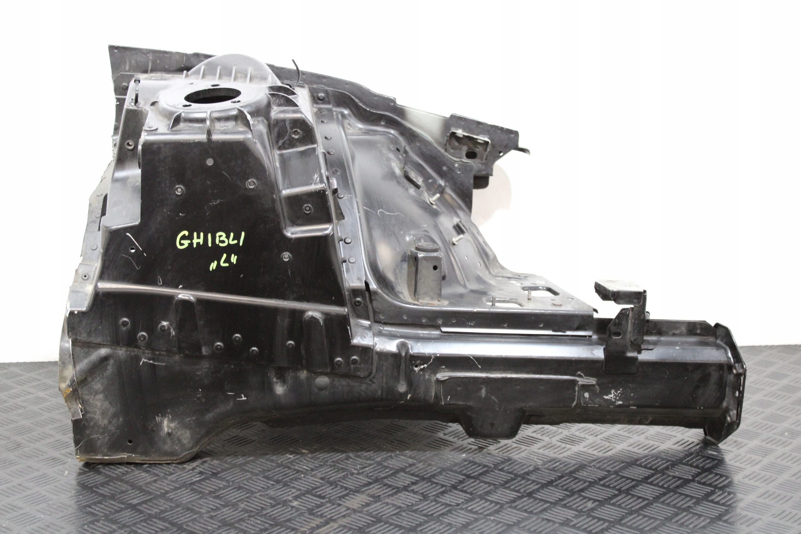 quarter quarter FARTUCH left front MASERATI GHIBLI M157