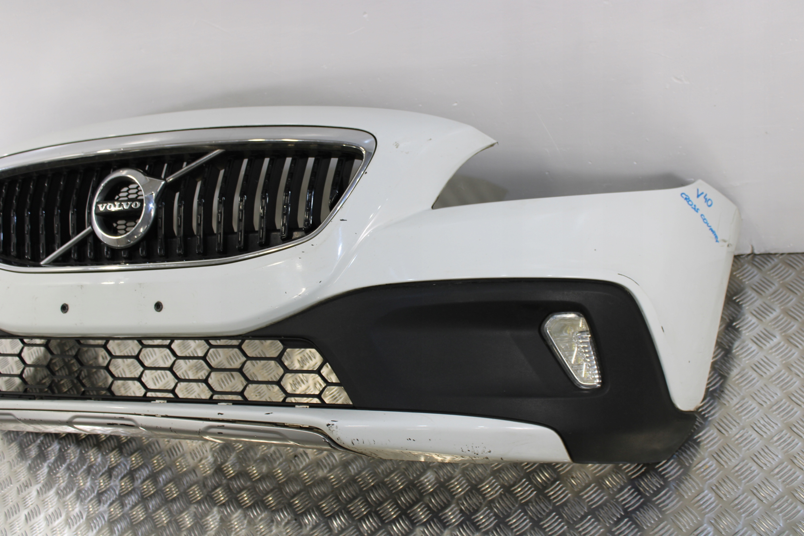 bumper front front VOLVO V40 II 2 CROSS COUNTRY