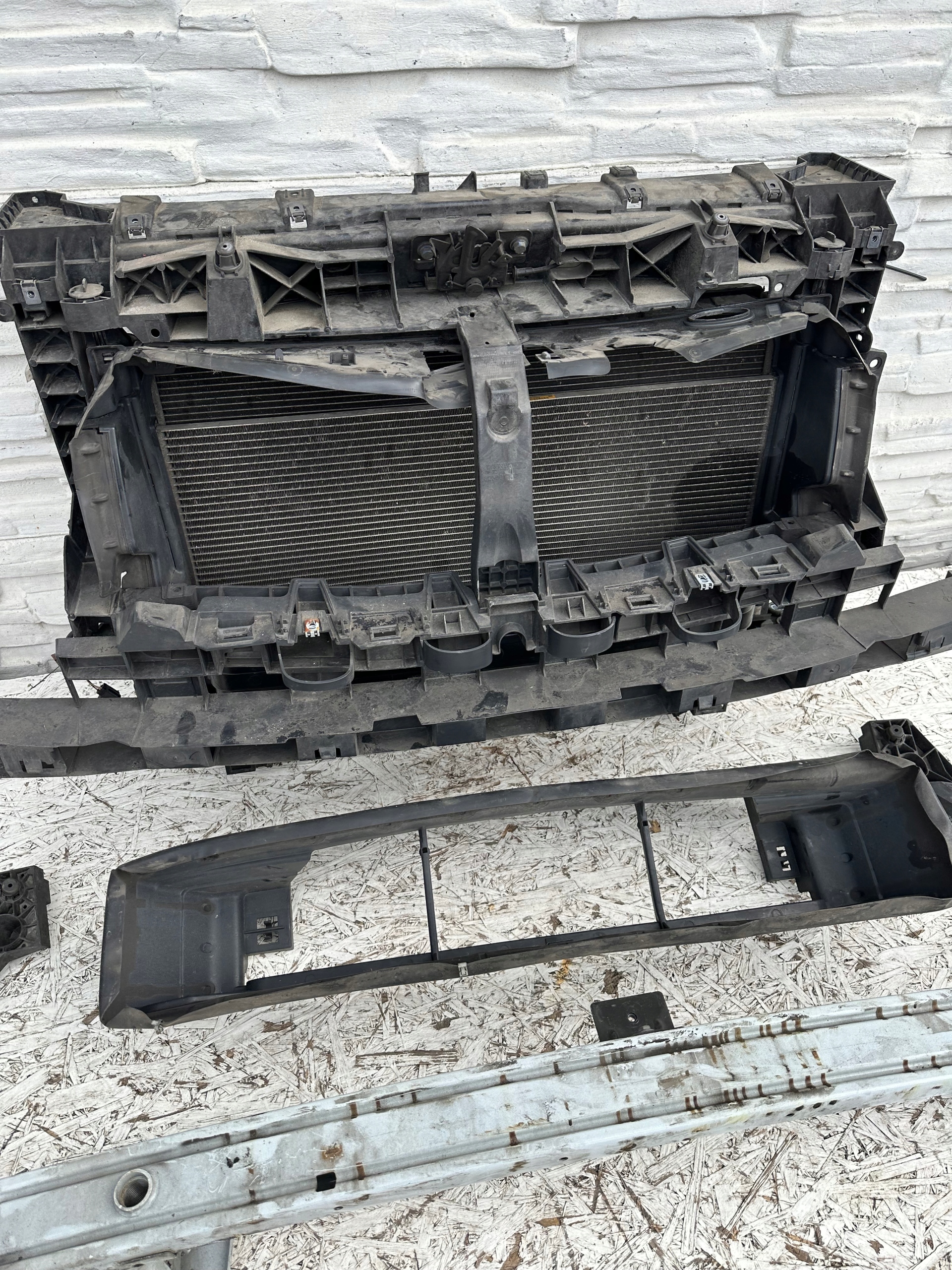 TRAFIC III PAS PRZEDNI WZMOCNIENIE BELKA CHŁODNICE 1,6TDCI Producent części Renault