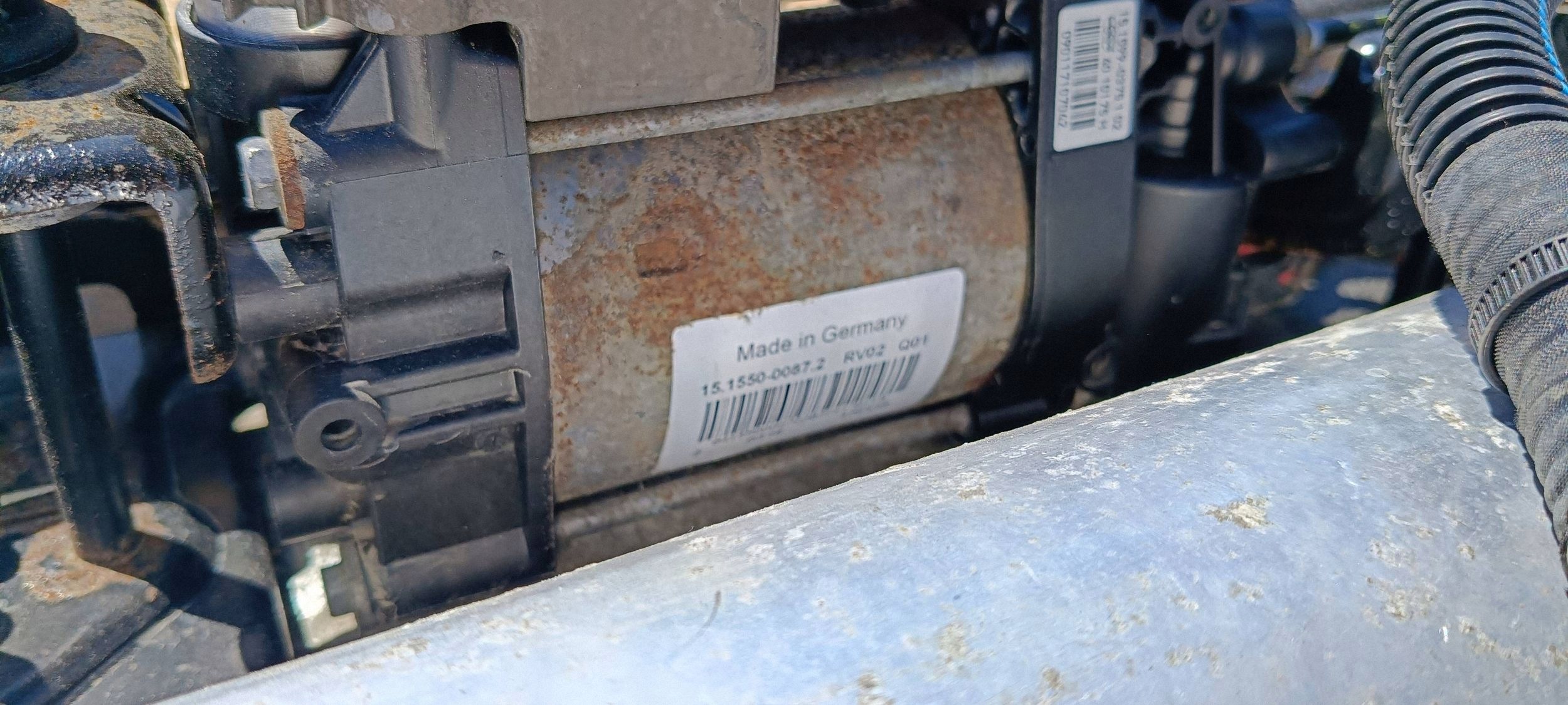 compressor; compressor springing pneumatycznego kpl Maserati Levante 2017