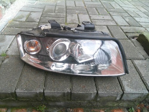 AUDI A4 B6 01-04 PRAWA PRZEDNIA LAMPA XENON ORYGINAŁ VALEO 8E0941004S